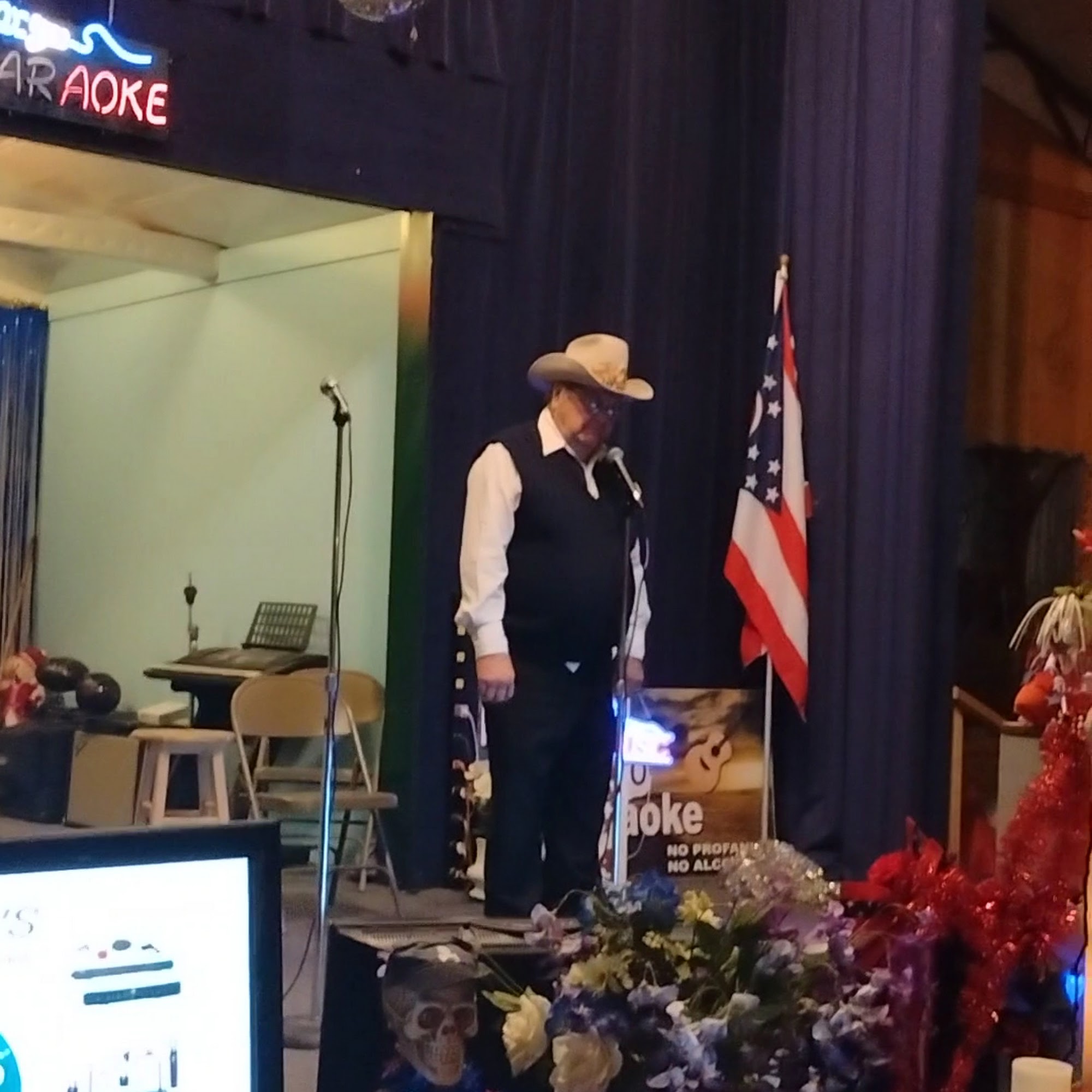 Highway 40 Karaoke Barn