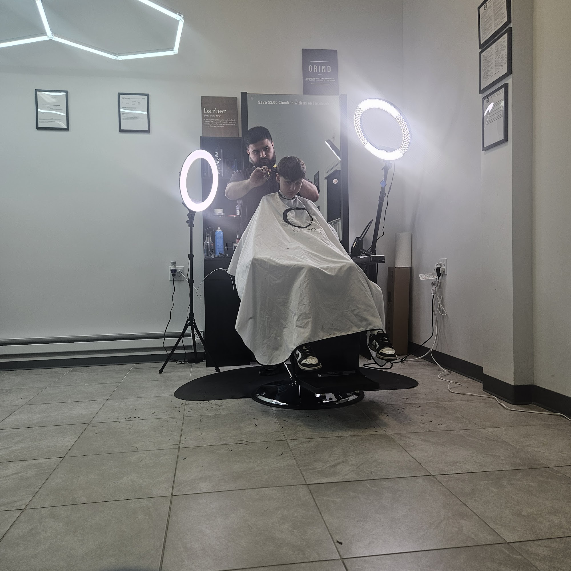 Jr Ledezma Barber Studio 180 Main St Unit 4, Painesville Ohio 44077