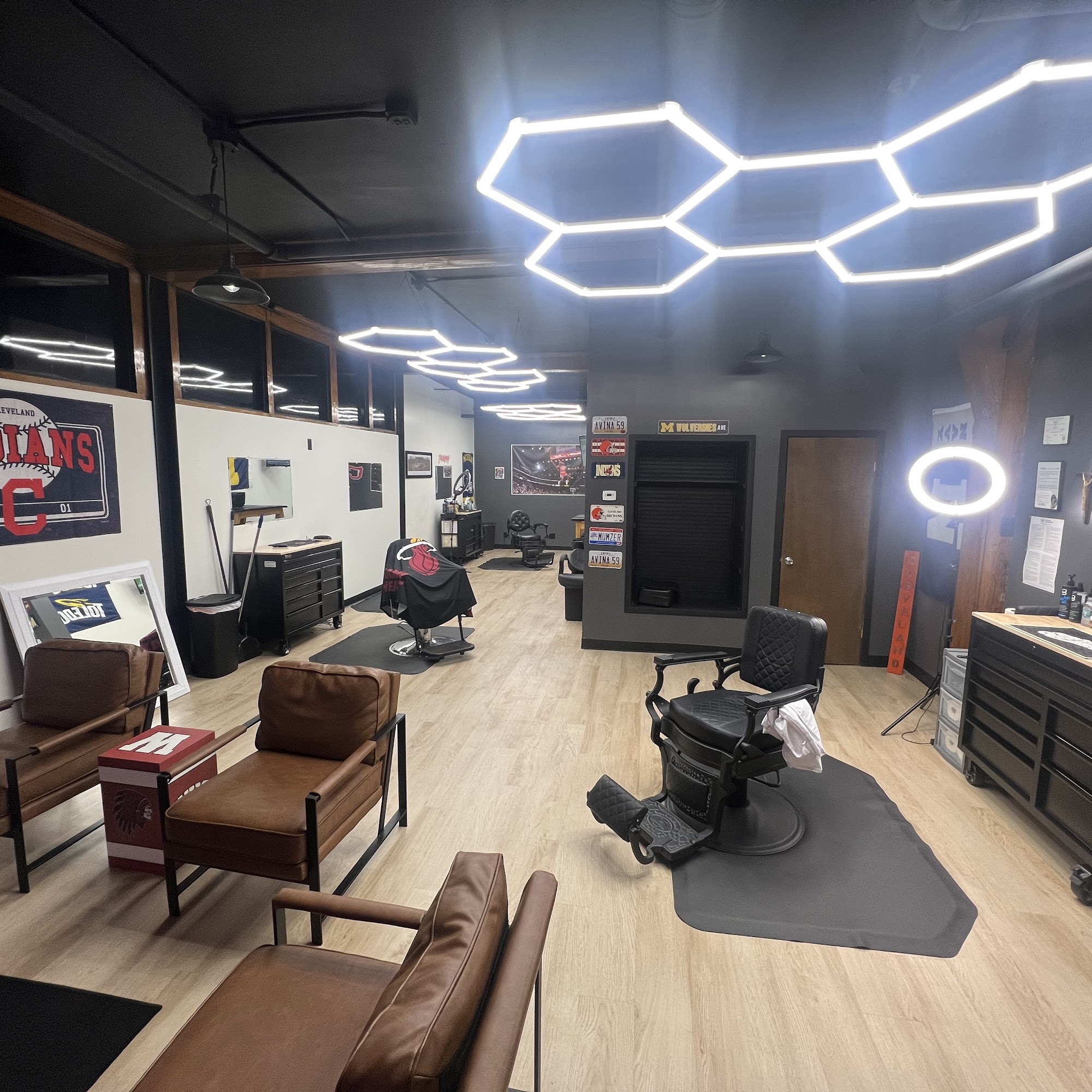 Aviña's Barbershop 210 Depot St, Wauseon Ohio 43567