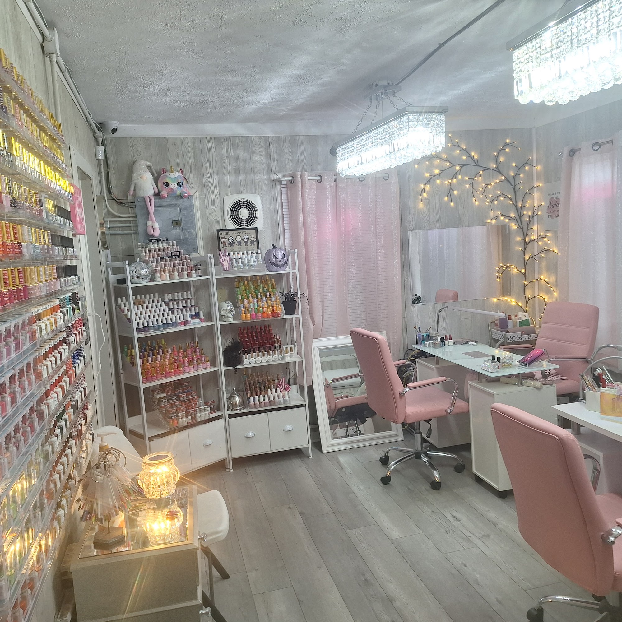 Unpolished Nail Salon 25 Woodbine Ave, Willard Ohio 44890