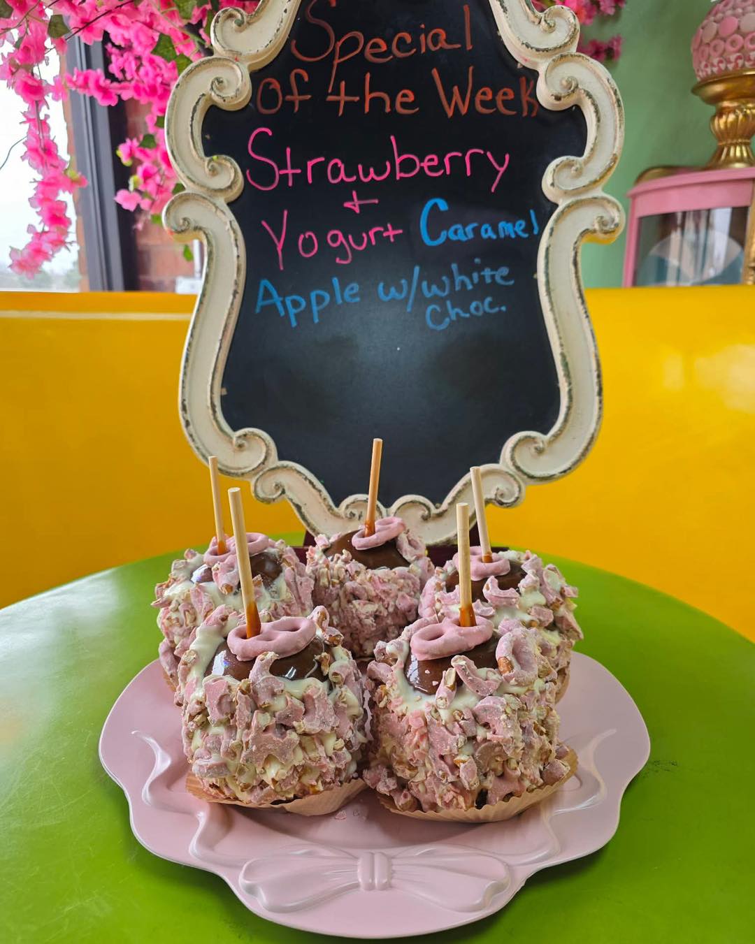 Three Appleteers Yukon