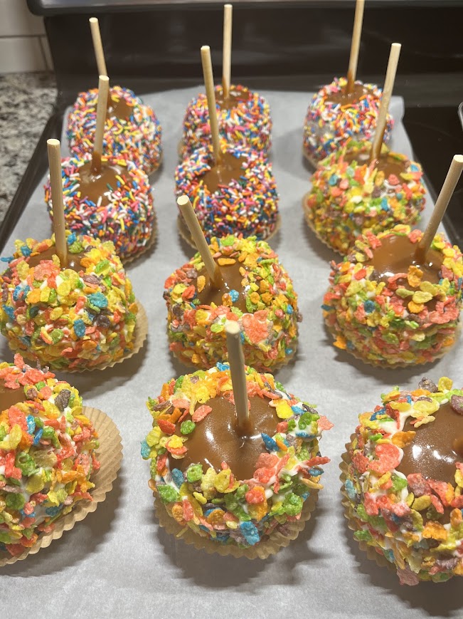 Three Appleteers Yukon