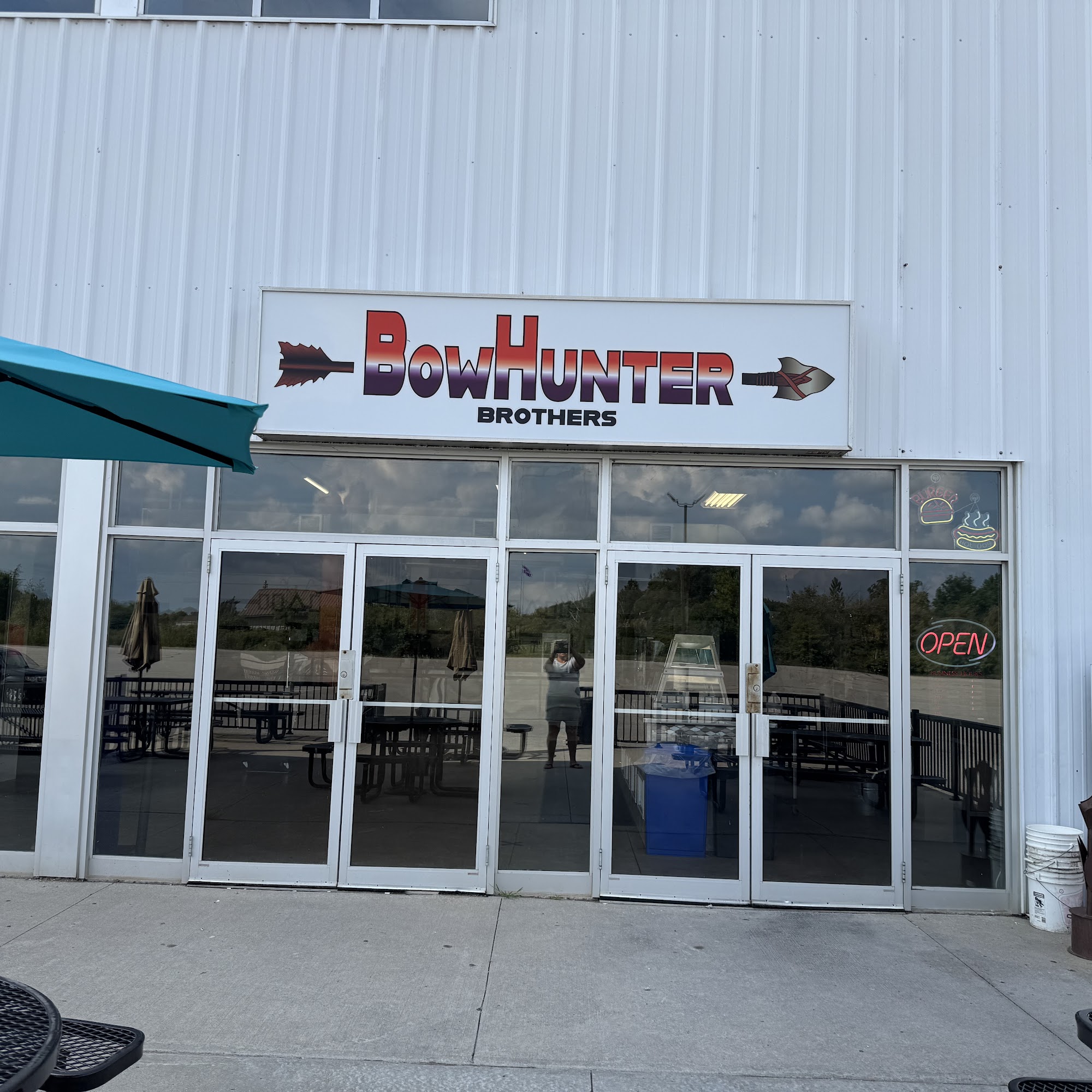 BowHunter Brothers Convenience Store Hagersville