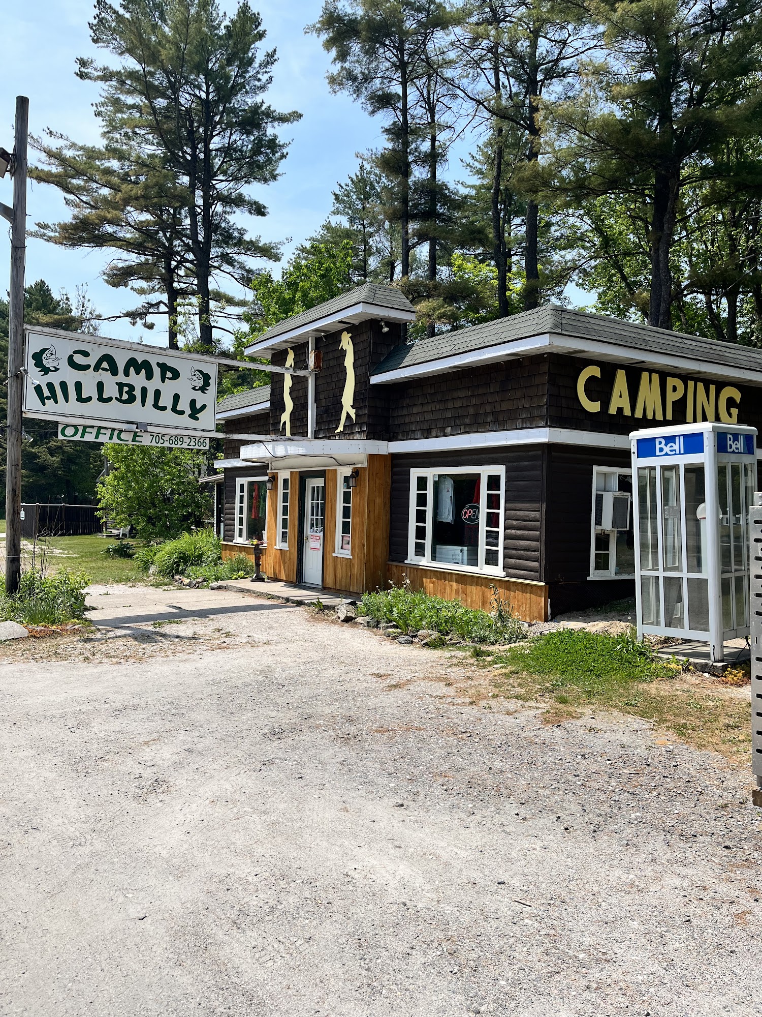 Camp Hillbilly - Roots RV Resorts Kilworthy