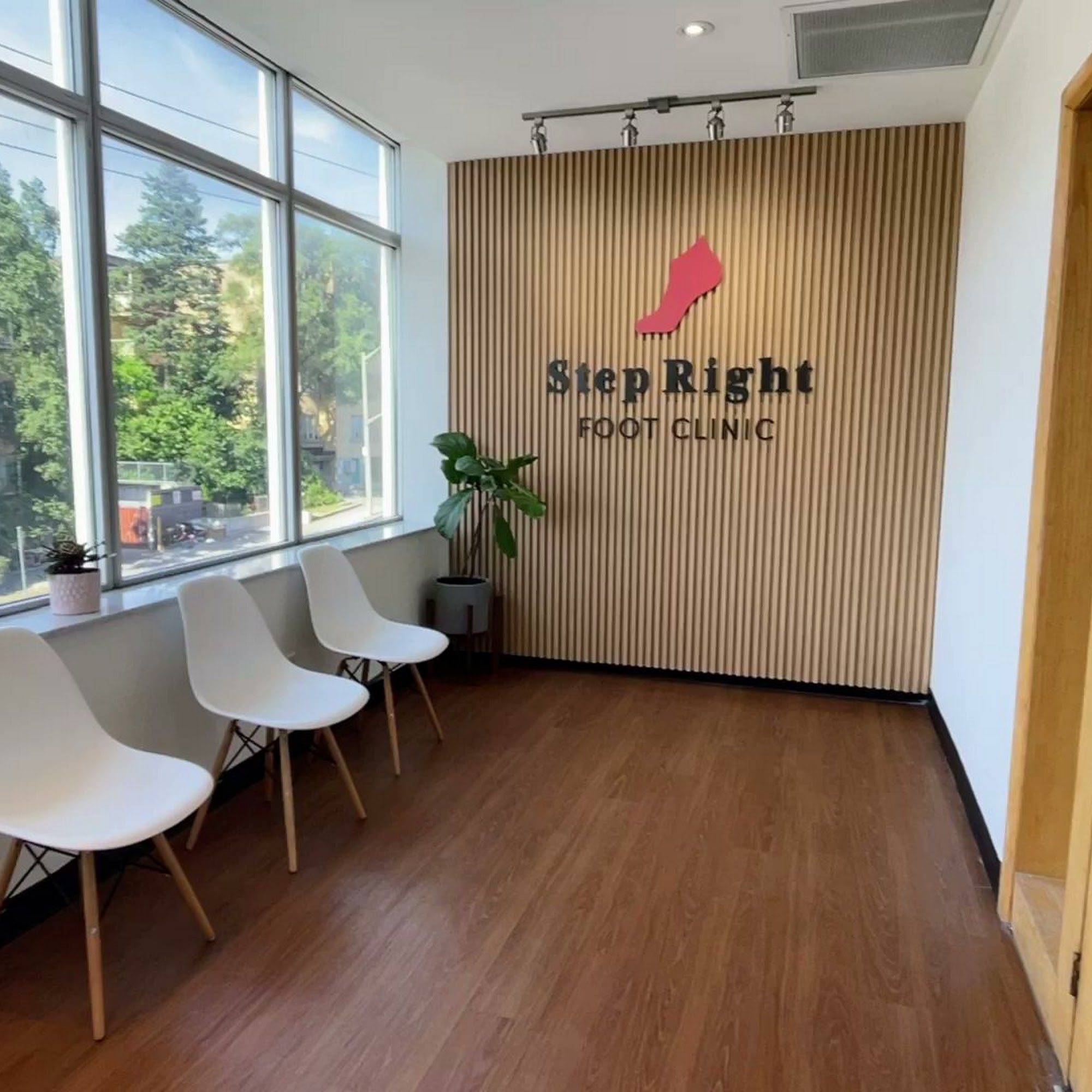 Step Right Foot Clinic (Toronto) 801 Eglinton Ave W, Toronto Ontario M5N 1E3
