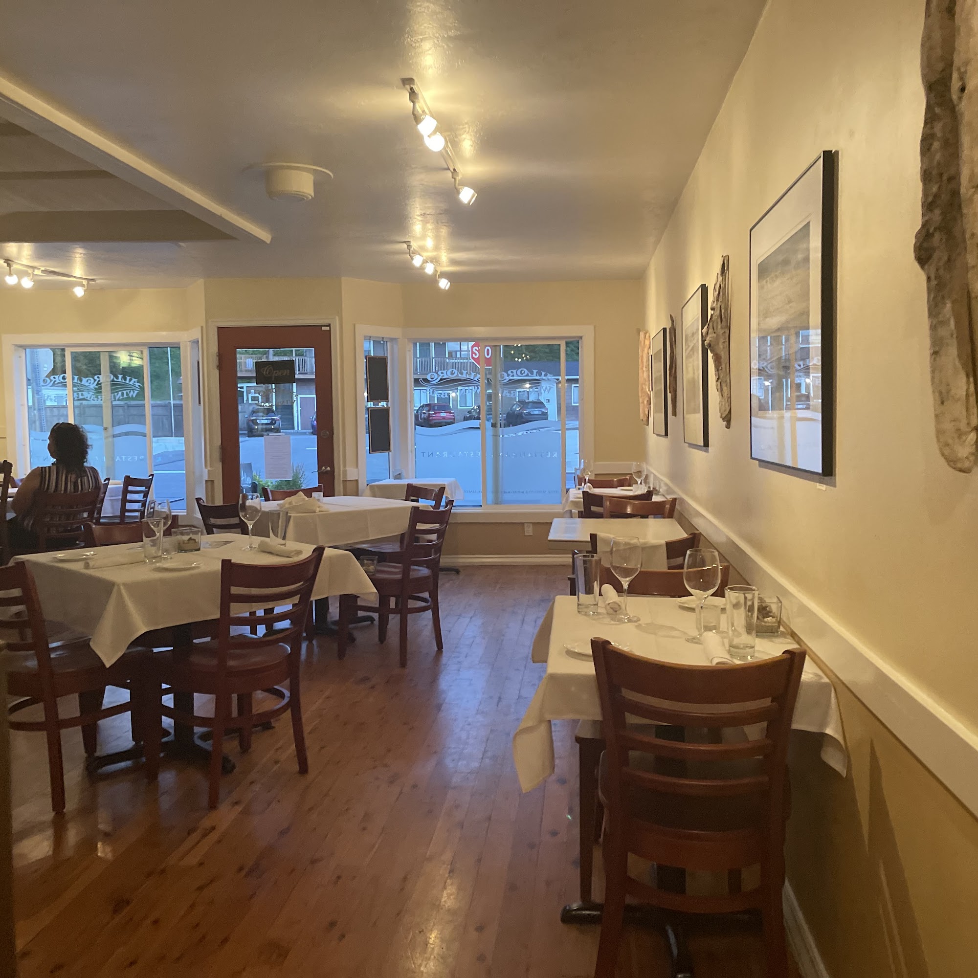 Alloro Wine Bar & Restaurant Bandon