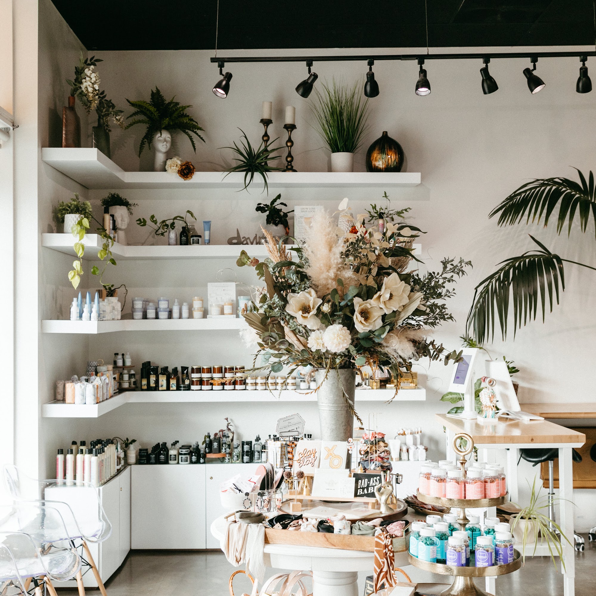 HairColumn Salon 275 E 13th Ave, Eugene Oregon 97401