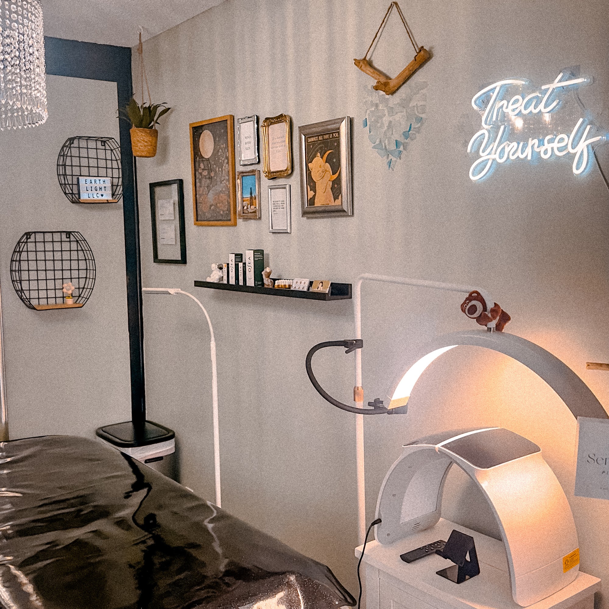 Earthlight Esthetics LLC 2728 NE Hwy 101 #4, Lincoln City Oregon 97367