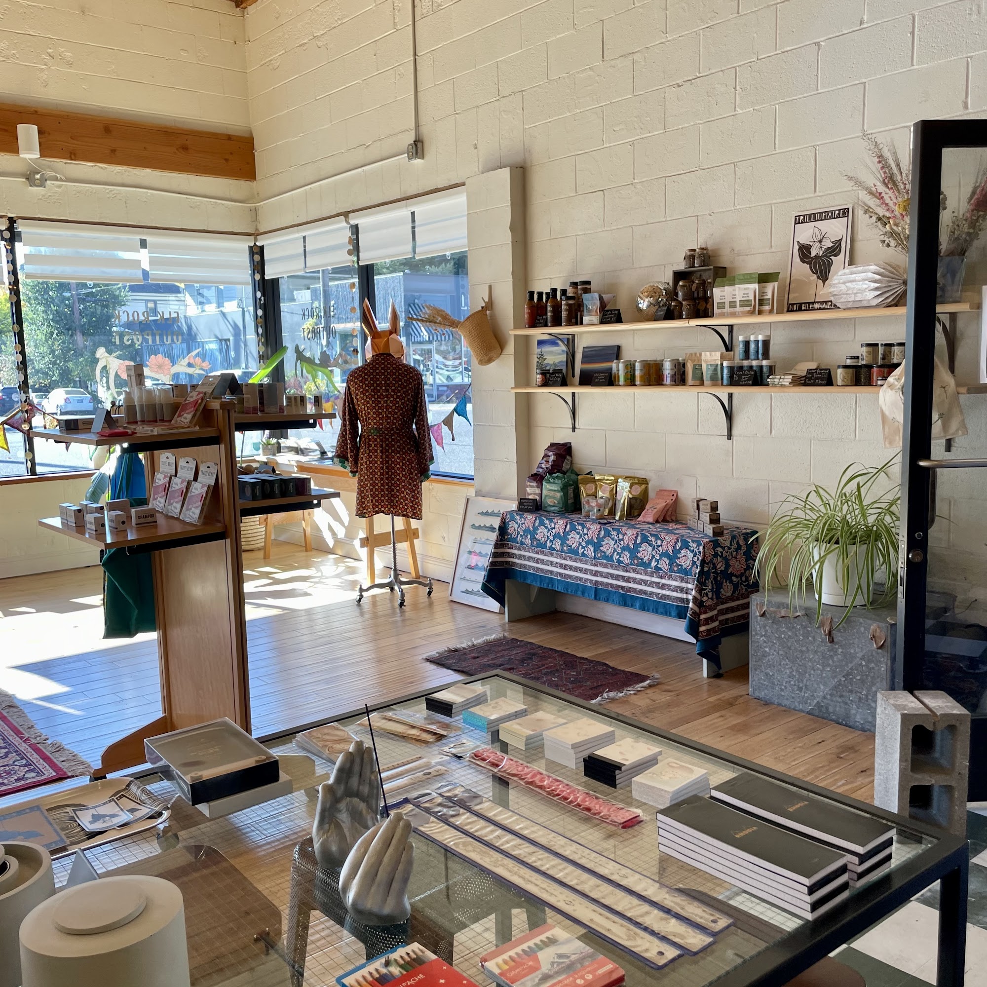 Elk Rock Outpost 2205 E Burnside St, Portland Oregon 97214