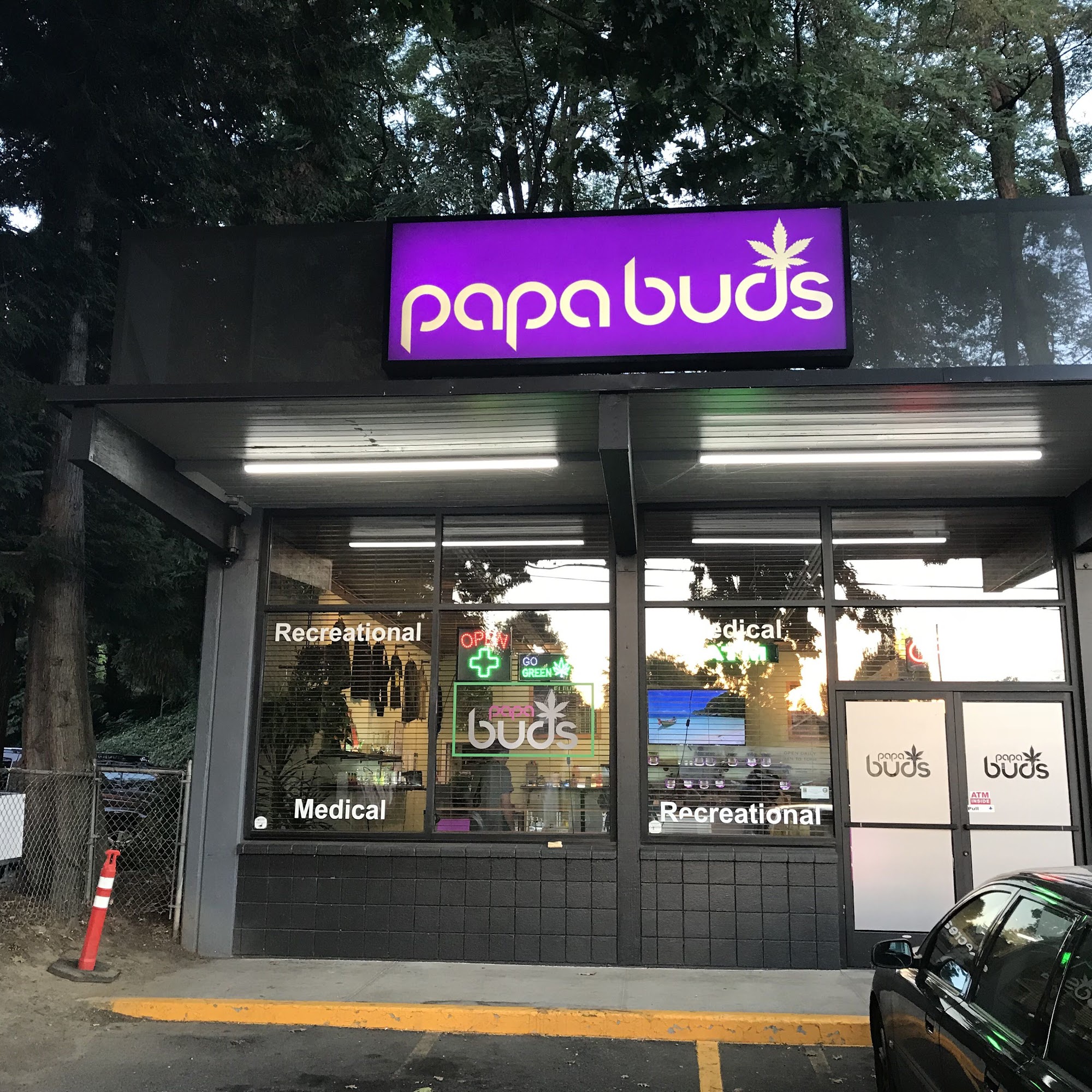 Papa Buds 4020 SE Cesar Estrada Chavez Blvd, Portland