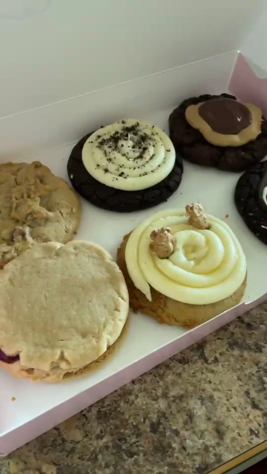 Crumbl - Roseburg Roseburg