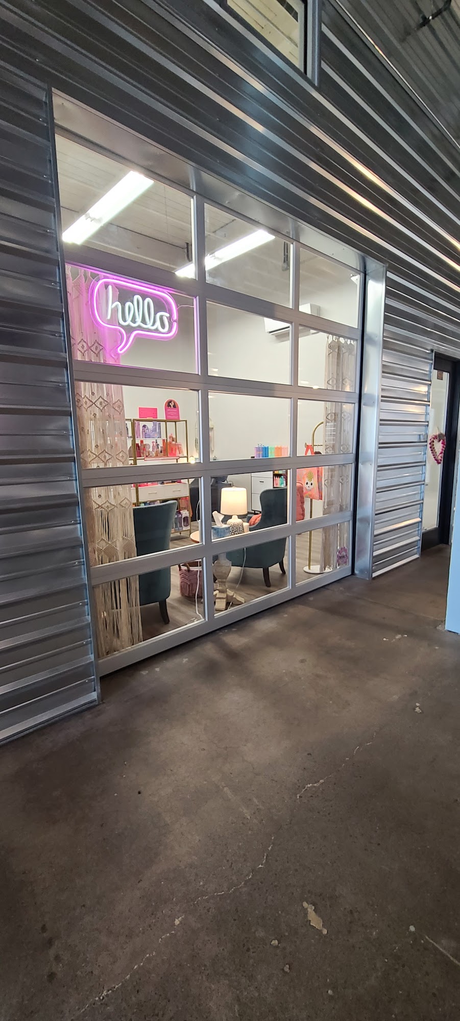 Hello Dolly Salon 2195 Hyacinth St NE Suite 150A, Salem Oregon 97301