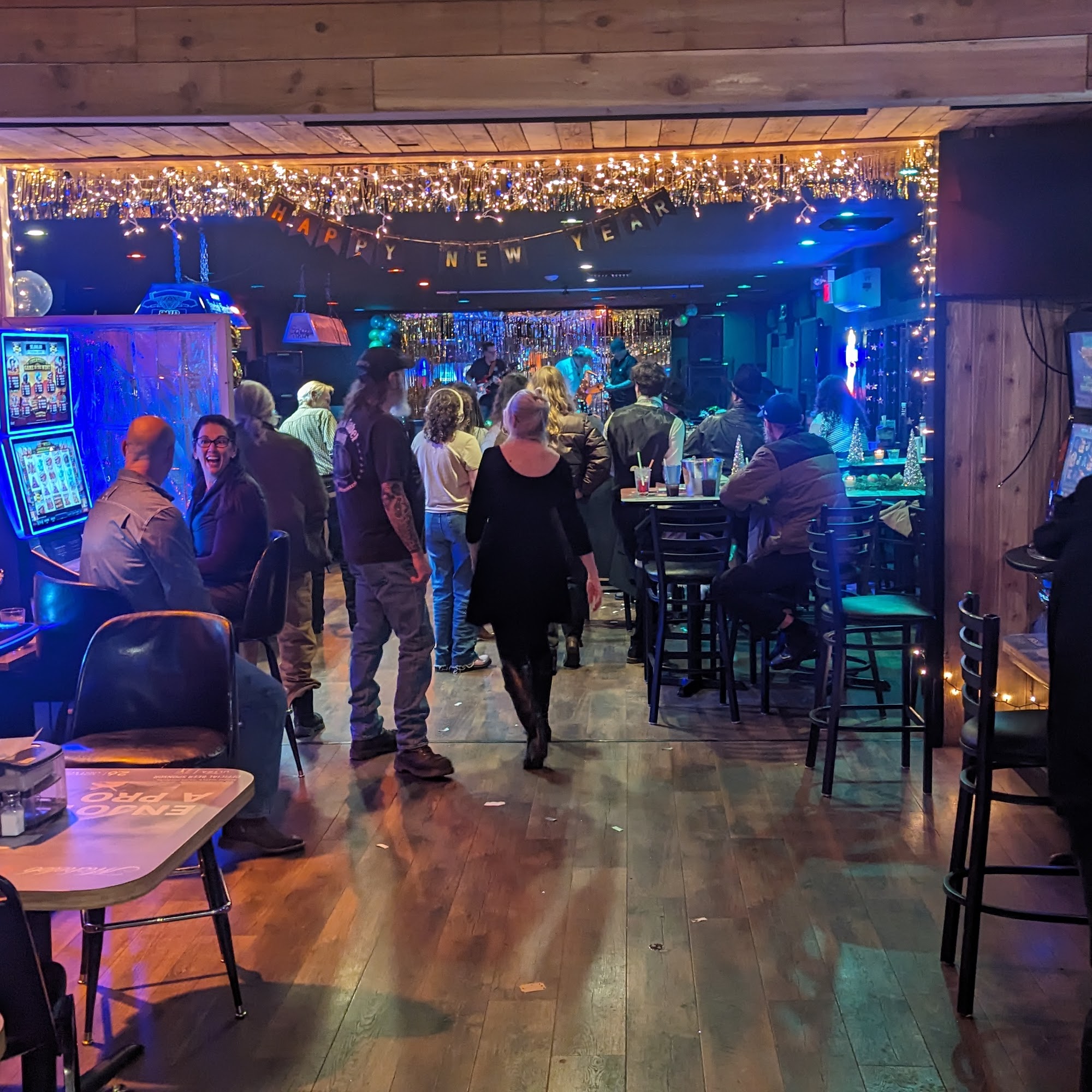 Craig's Lucky Logger Restaurant & Henry's Bar Springfield