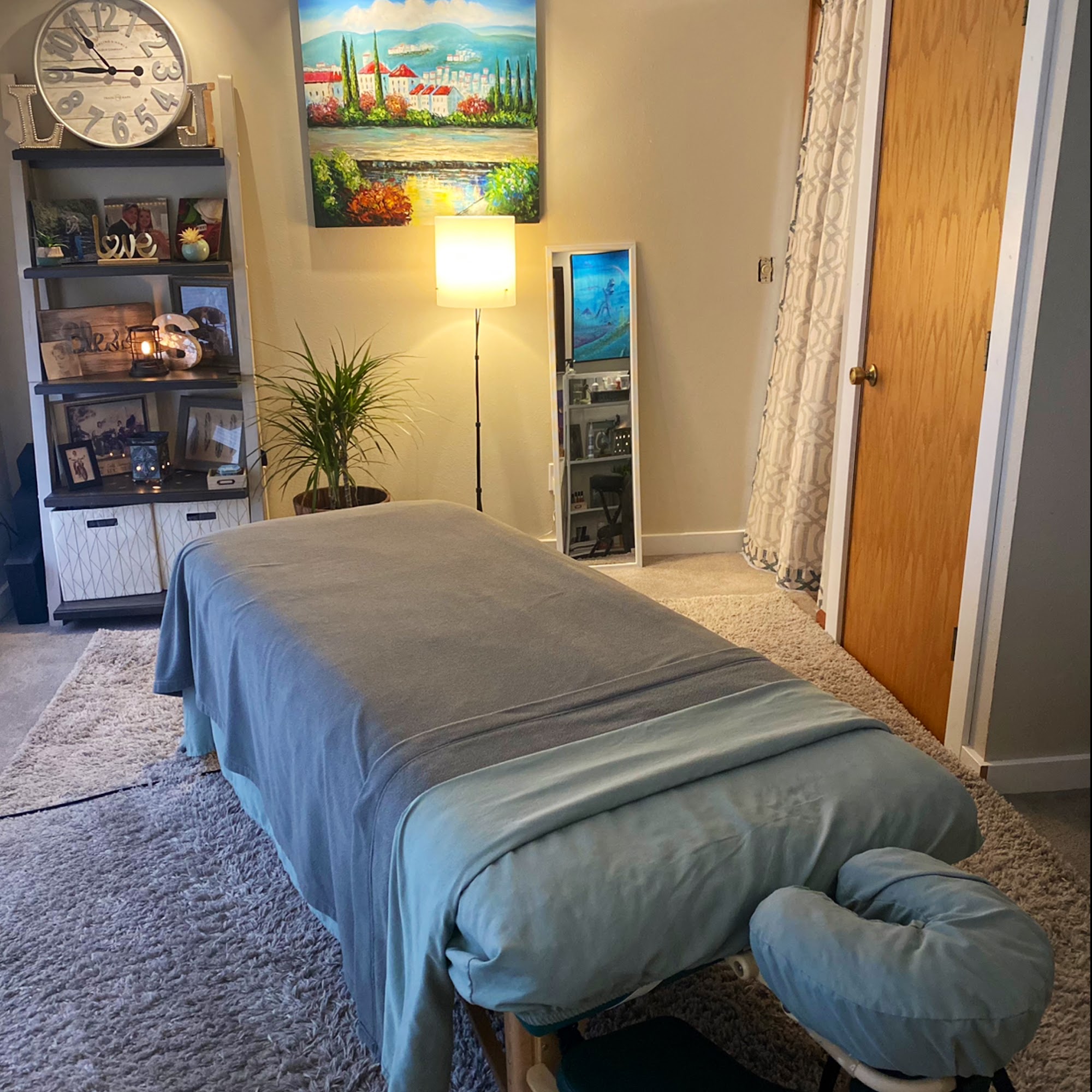 Julie Steinbach, LMT