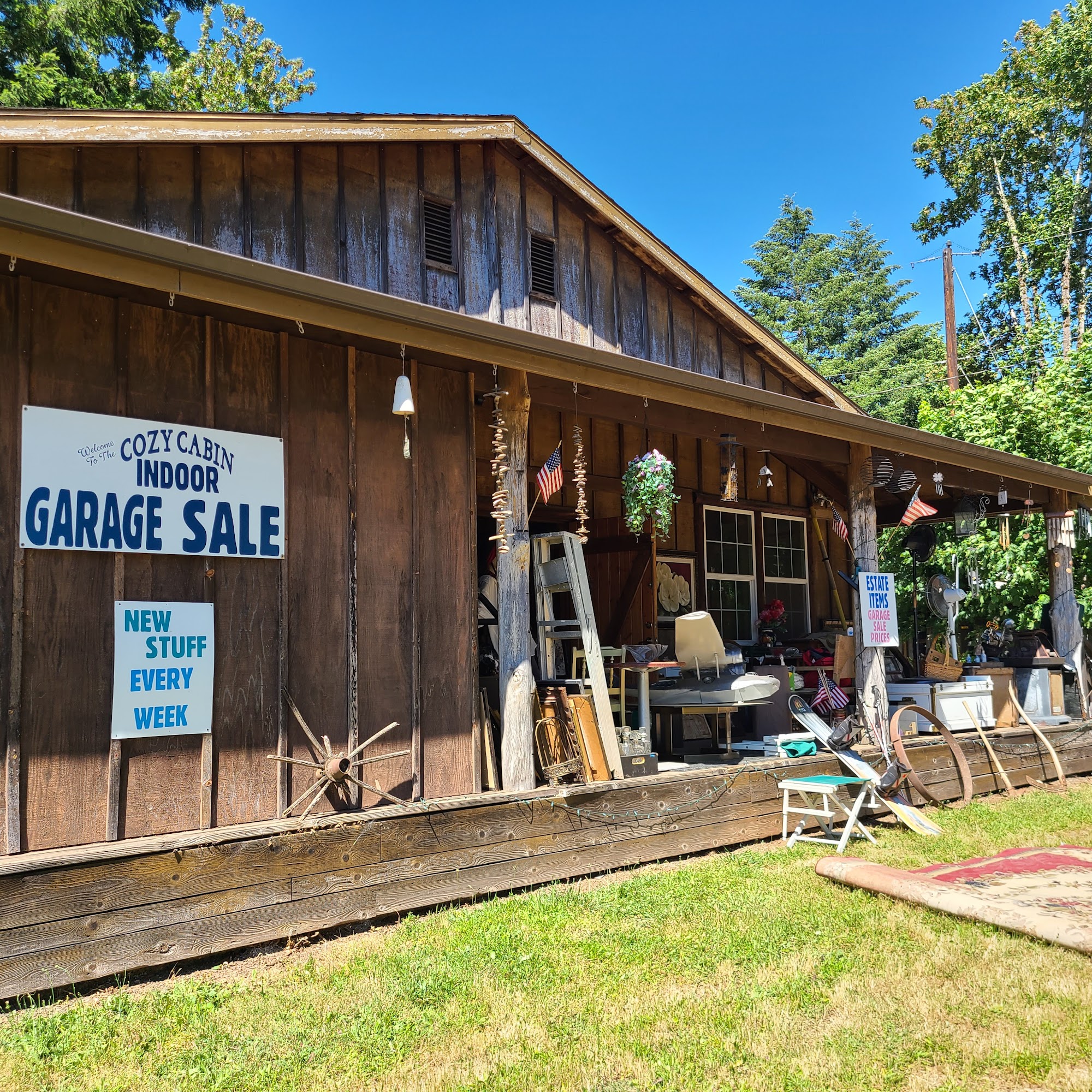 Cozy Cabin Indoor Garage Sale Walterville