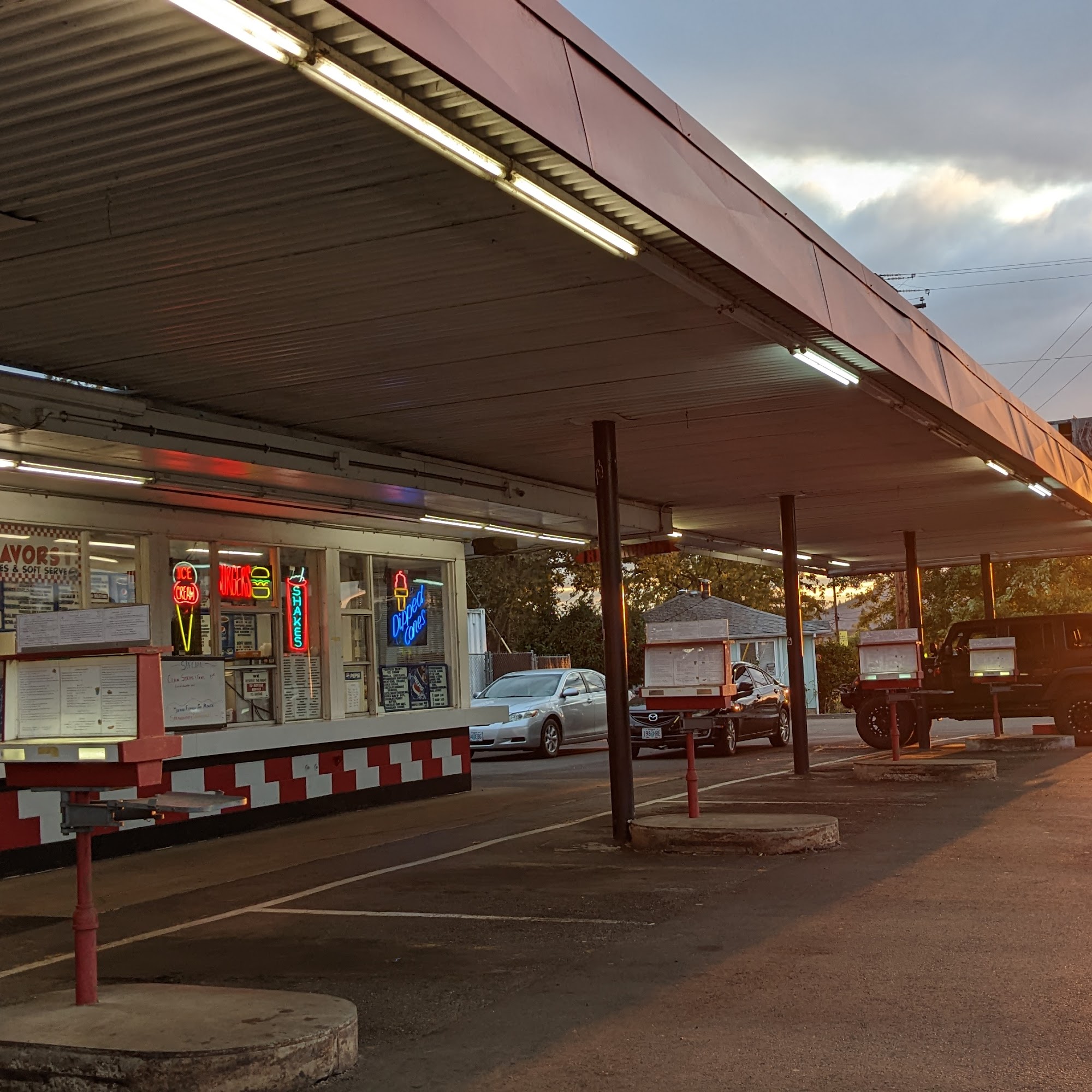 Johnny's Drive In & Diner Winston