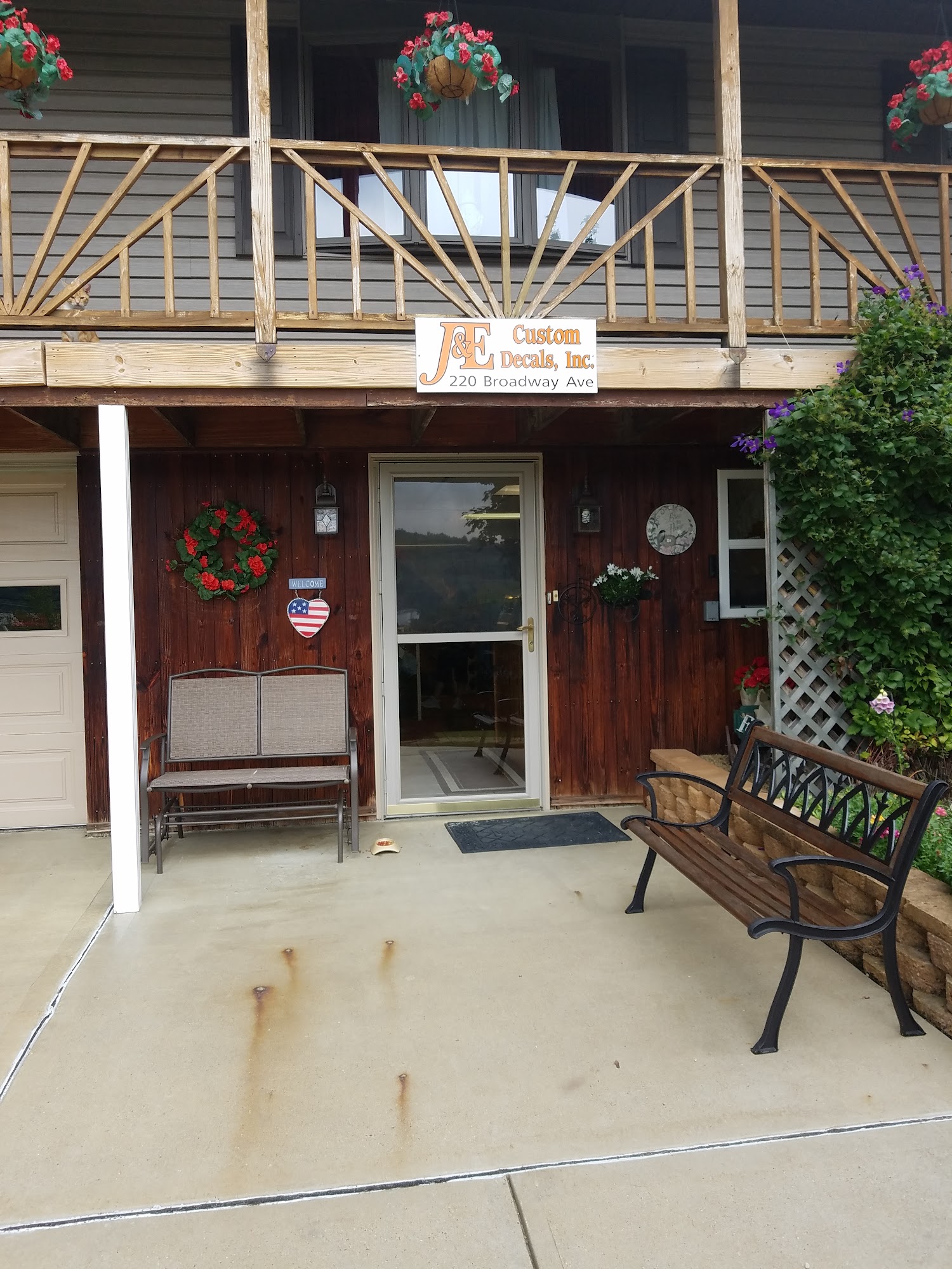 J & E Custom Decals Inc Butler