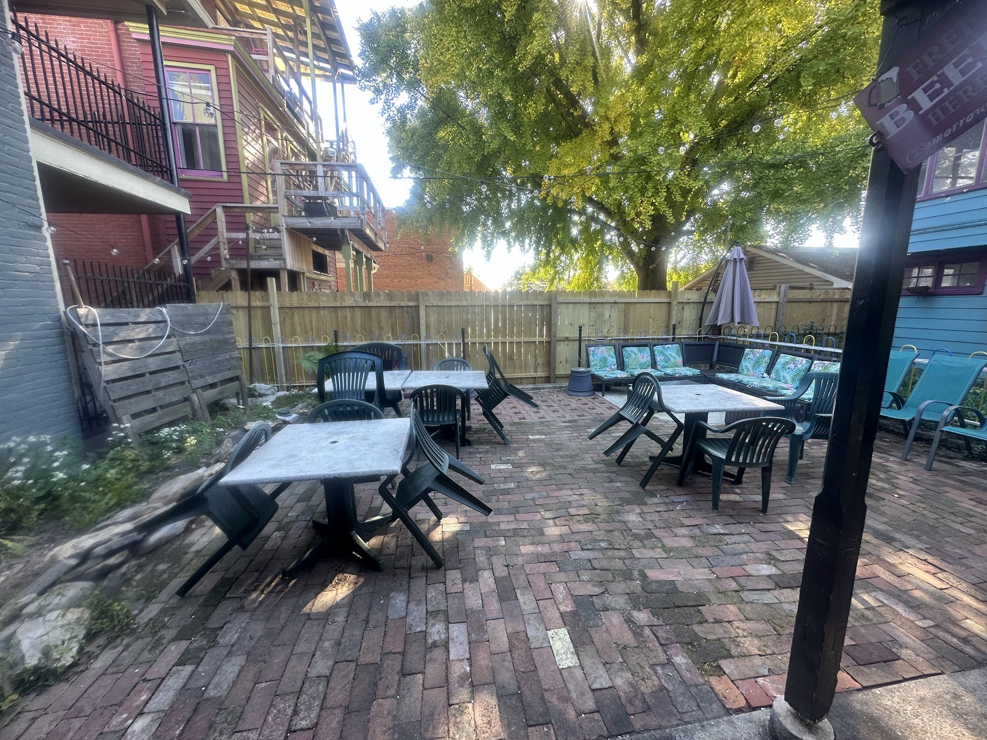 B&L Caribbean Restaurant 10 W Pomfret St, Carlisle, PA 17013