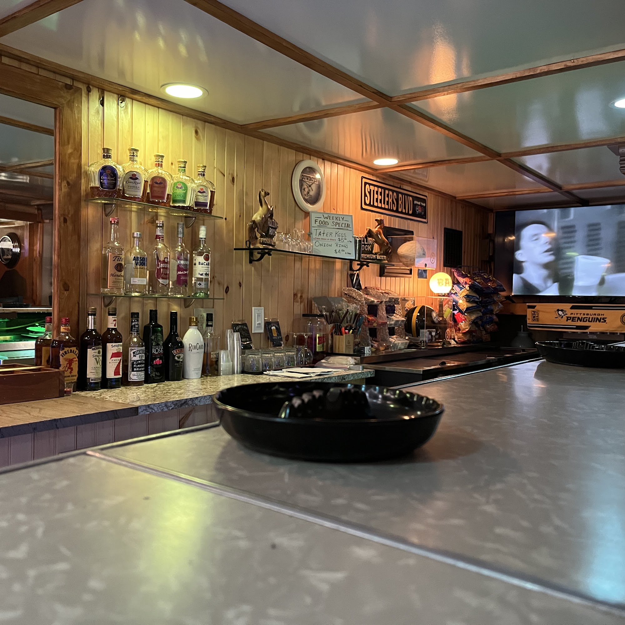 Dub's Bar 509 Pine St, Garrett