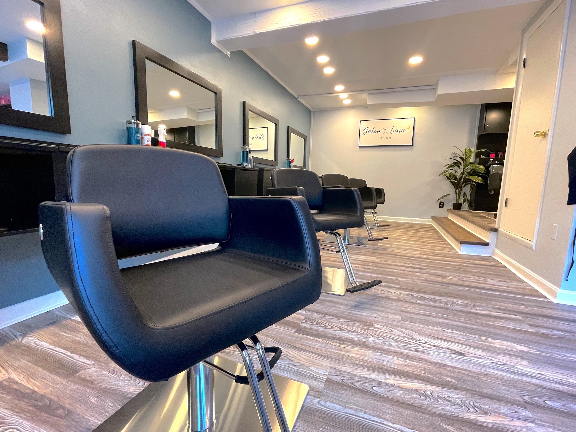 Salon Luna 2905 Mt Royal Blvd, Glenshaw Pennsylvania 15116