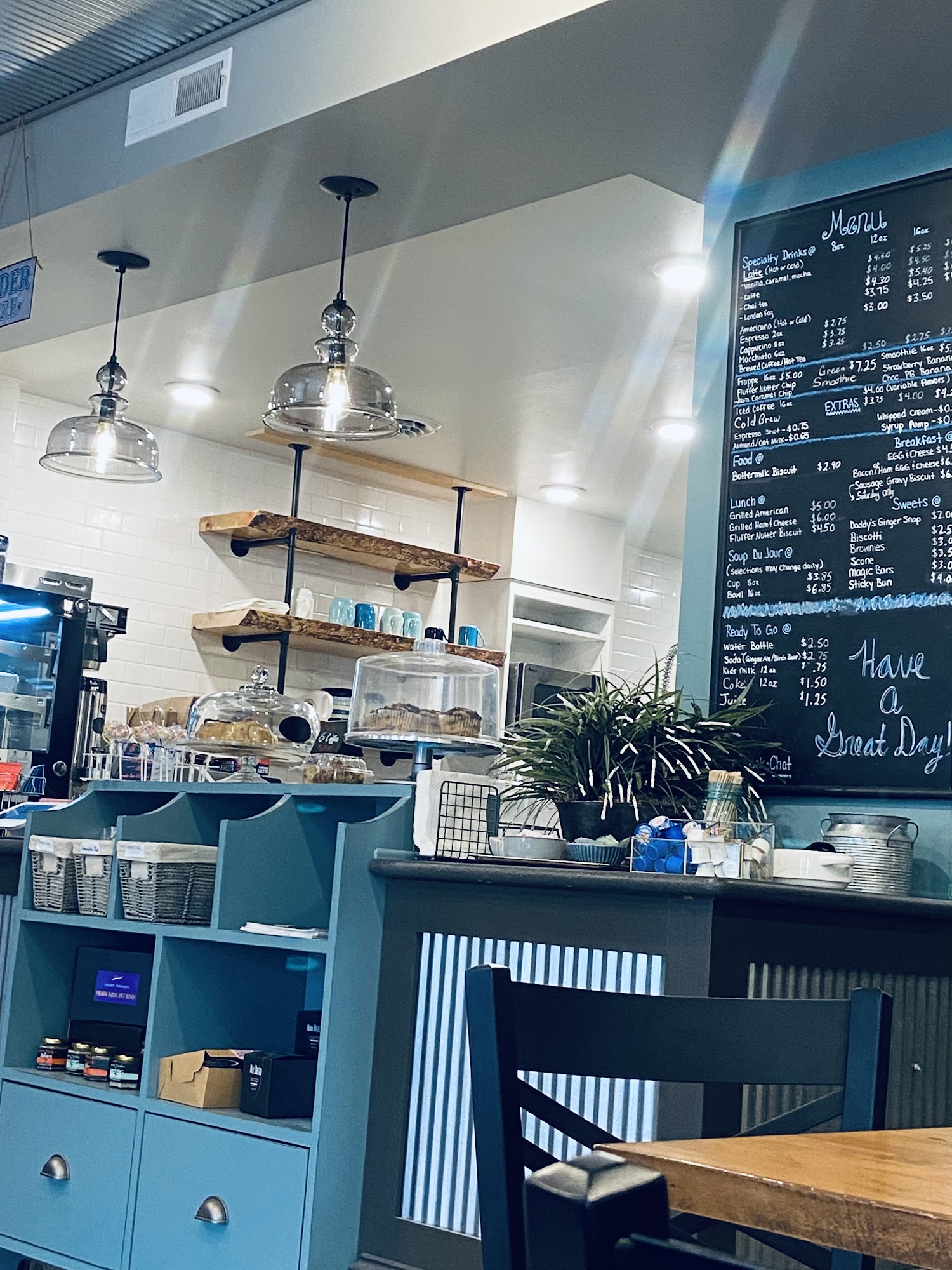 Dodie's Designs & Family Hair