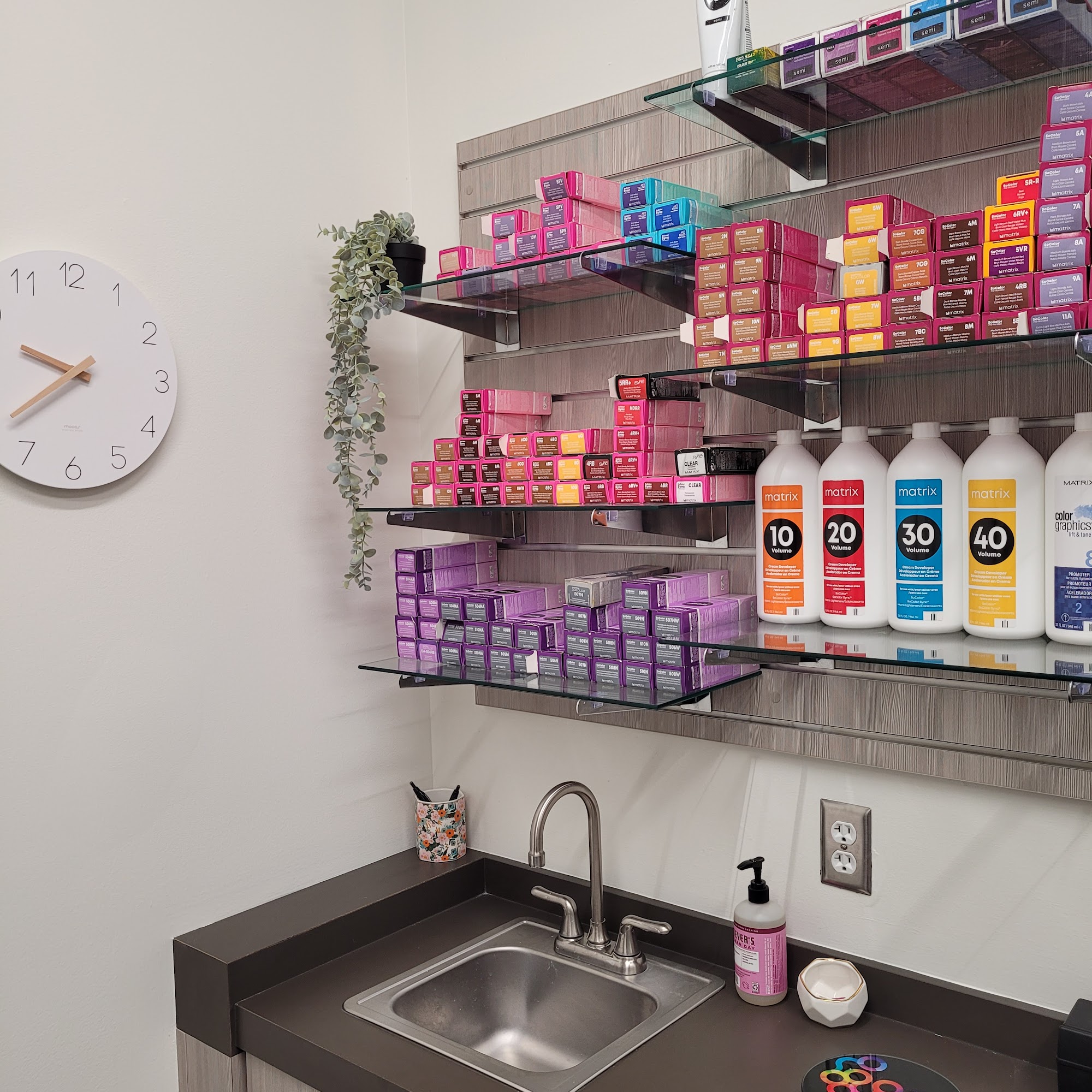 Britny's salon Salon #11, 485 Royer Dr #101a, Lancaster Pennsylvania 17601