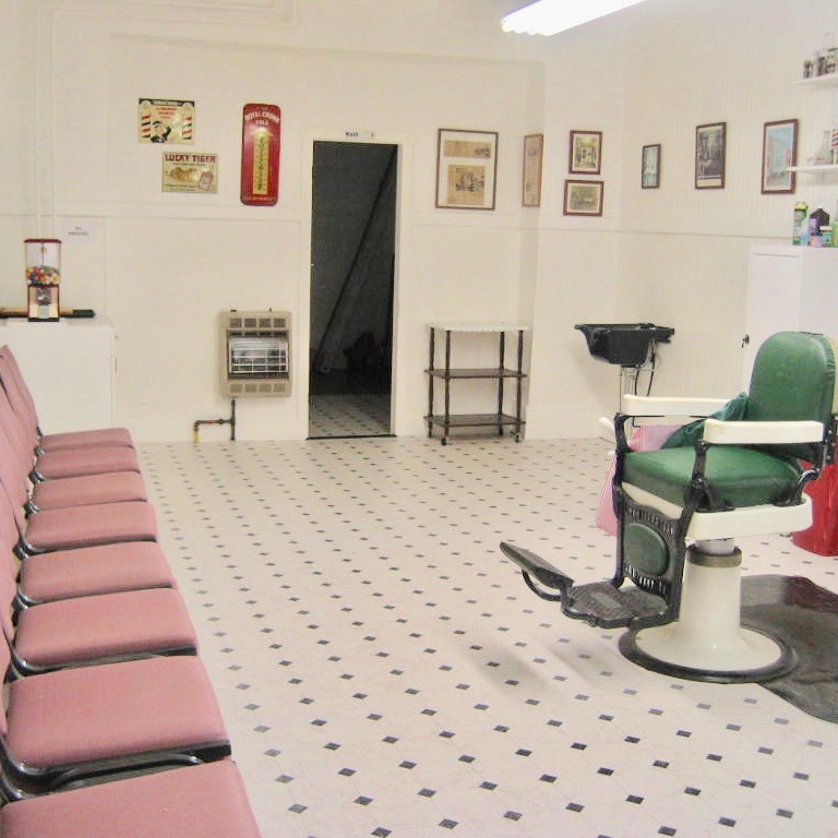 Charlie Kapraun's Barber Shop