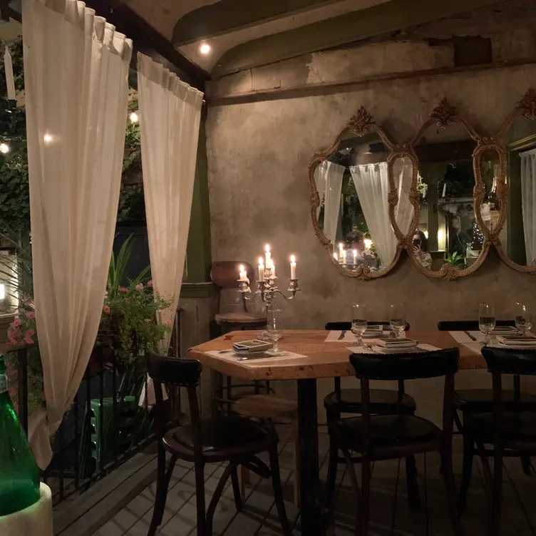 Photo credit: opentable