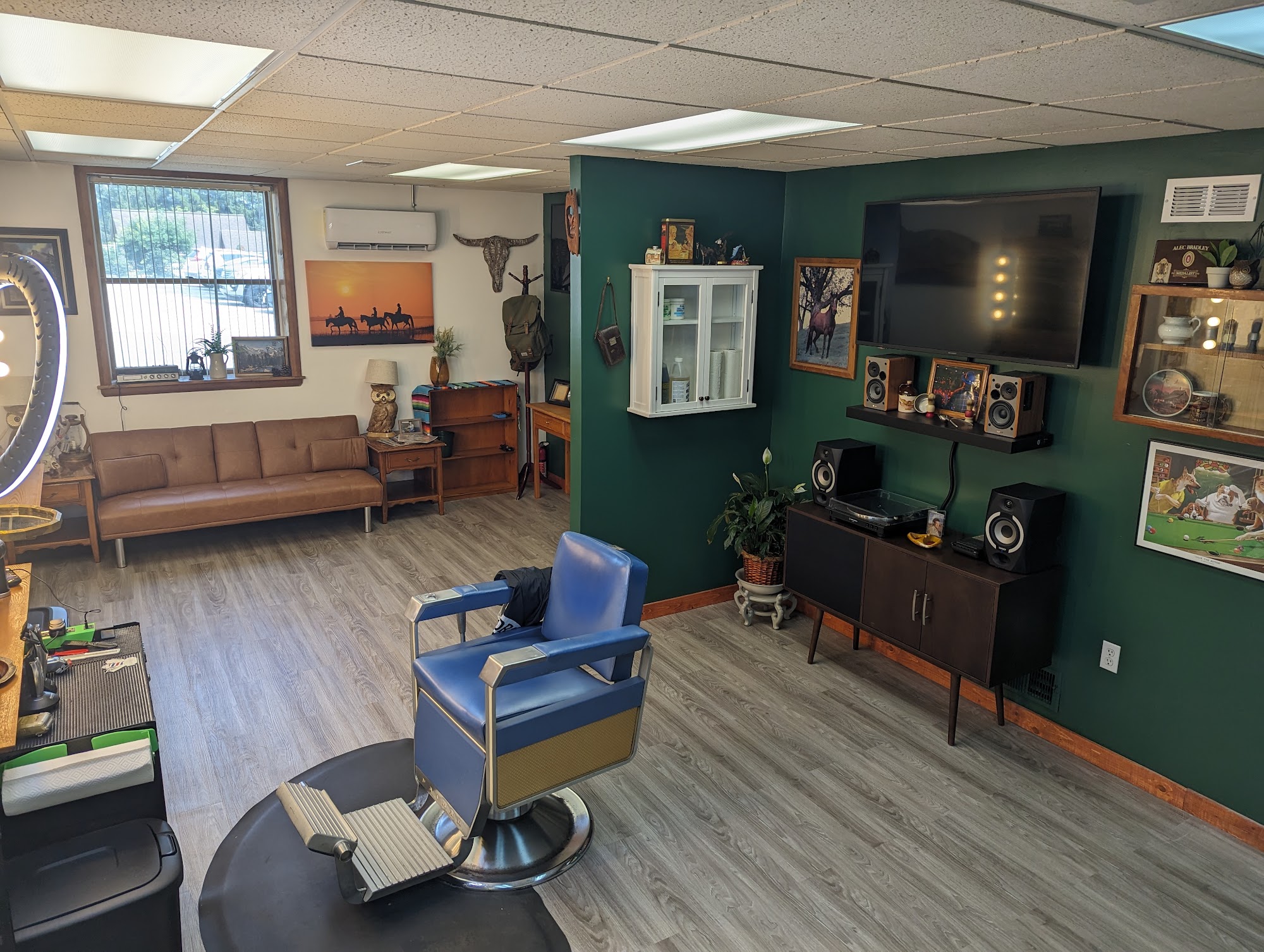 Northern Gold Barber Company 102 Circle St, Perryopolis Pennsylvania 15473