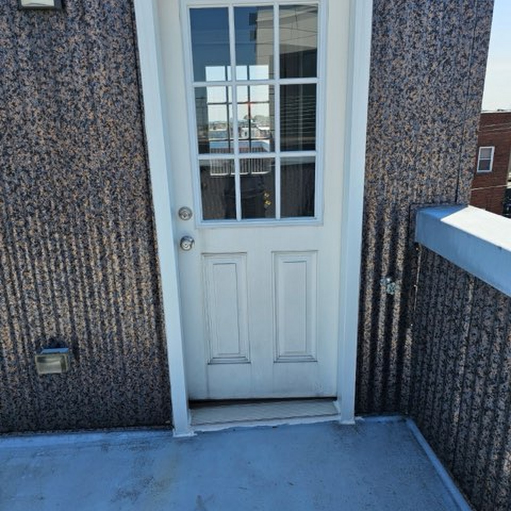 A & B Contracting & Roofing LLC