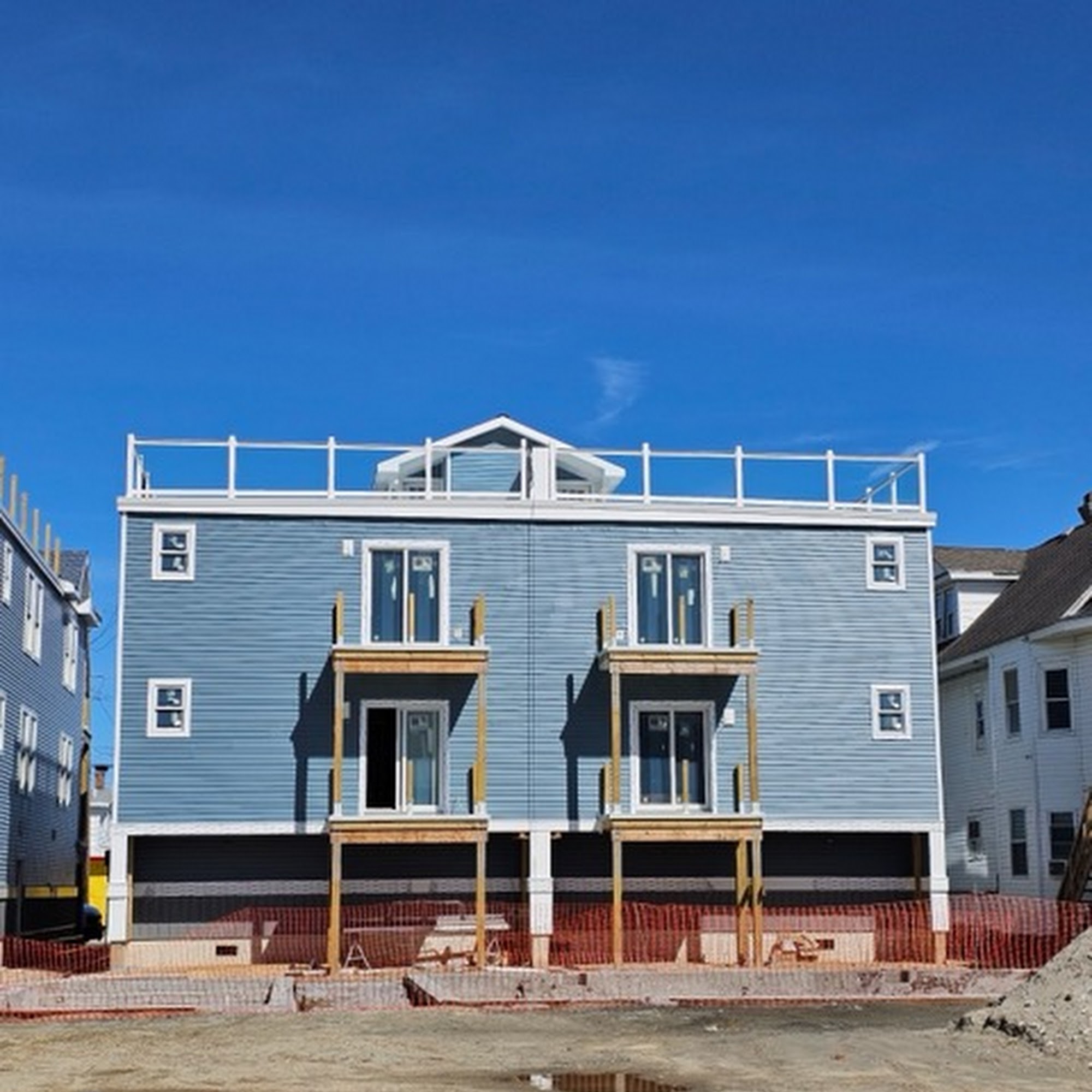 A & B Contracting & Roofing LLC