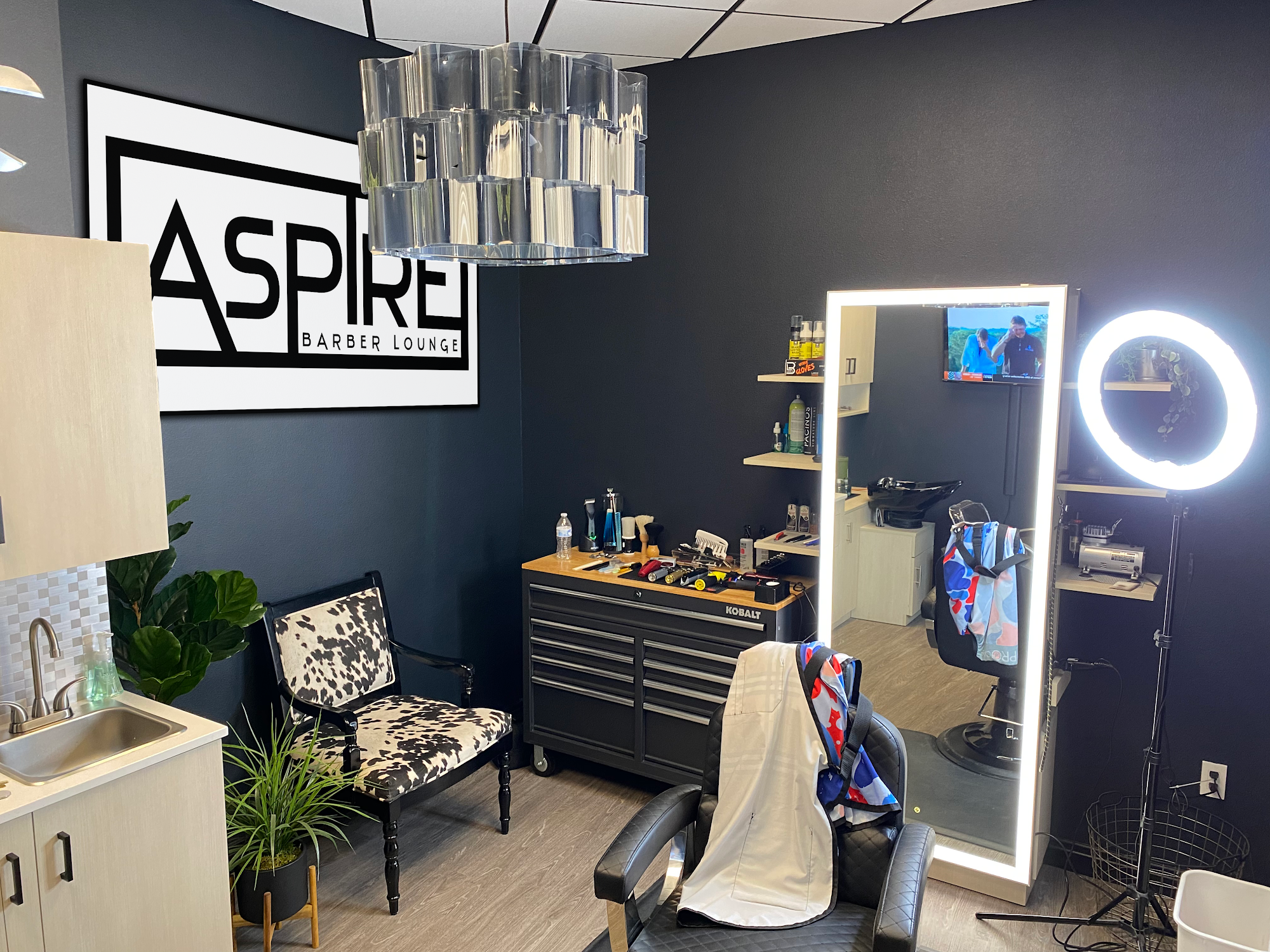 Aspire barber lounge 2101 Greentree Rd, Pittsburgh Pennsylvania 15220