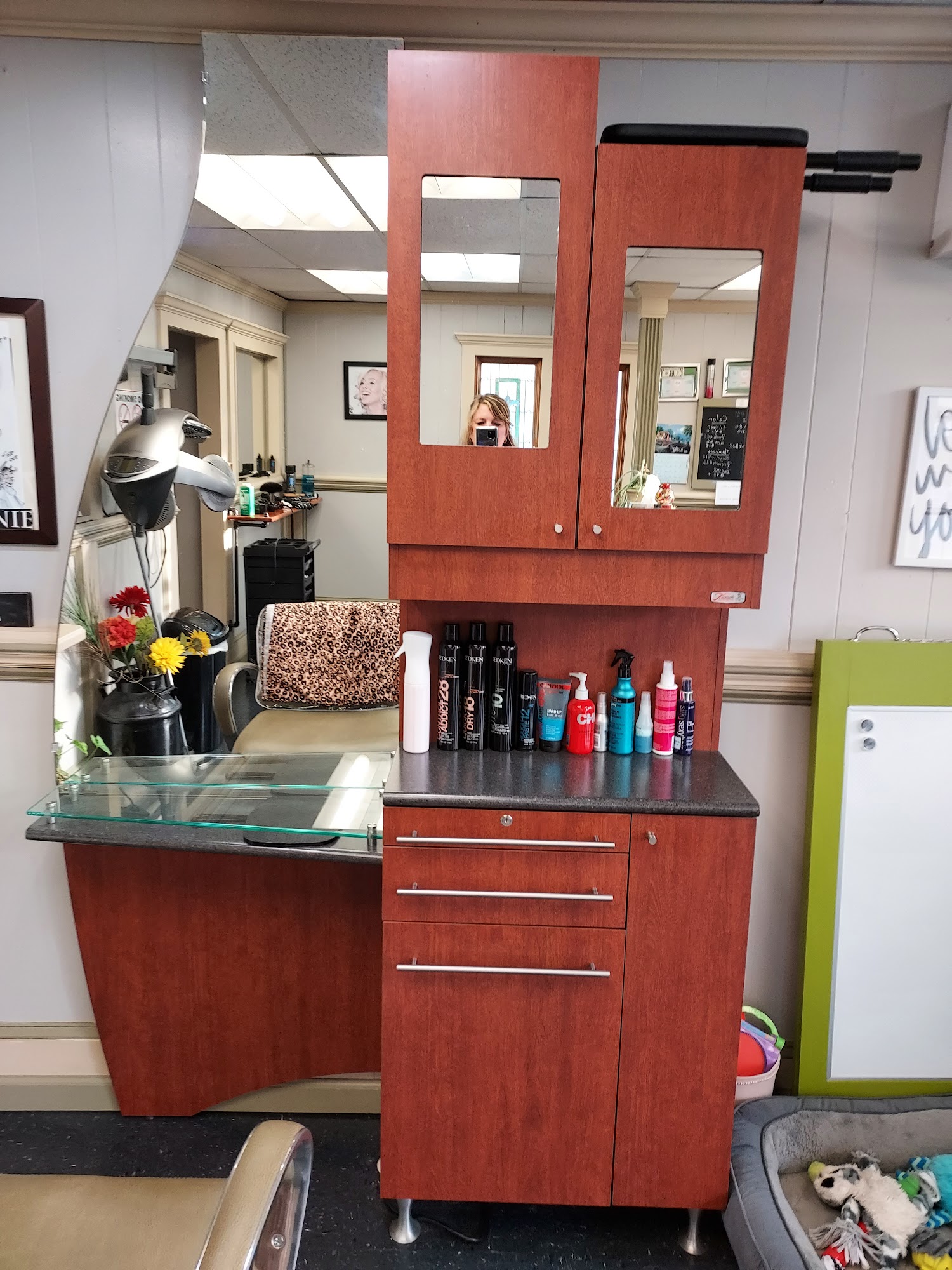 Cutting Edge Hair Salon