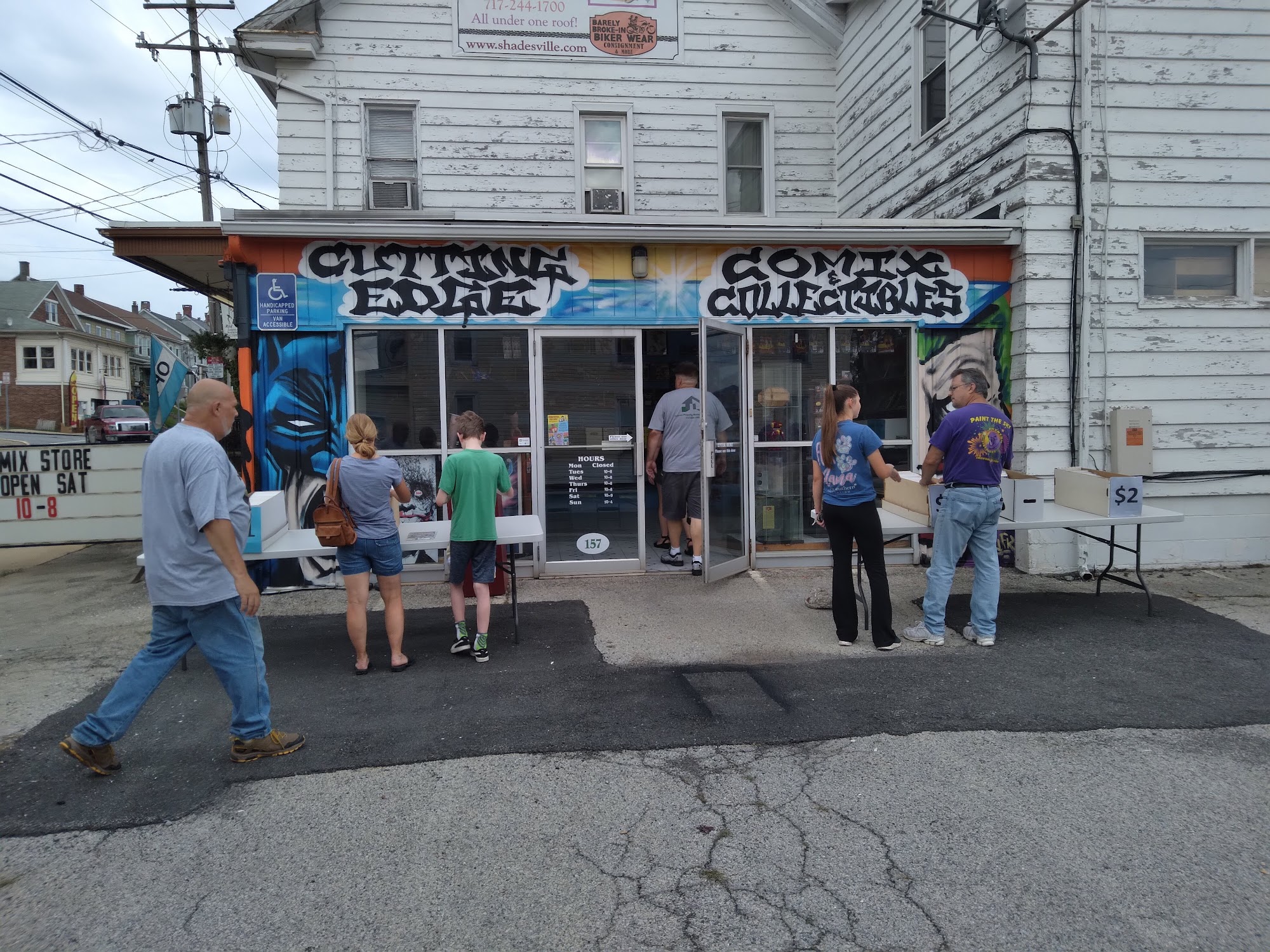 Cutting edge comix & collectibles Red Lion