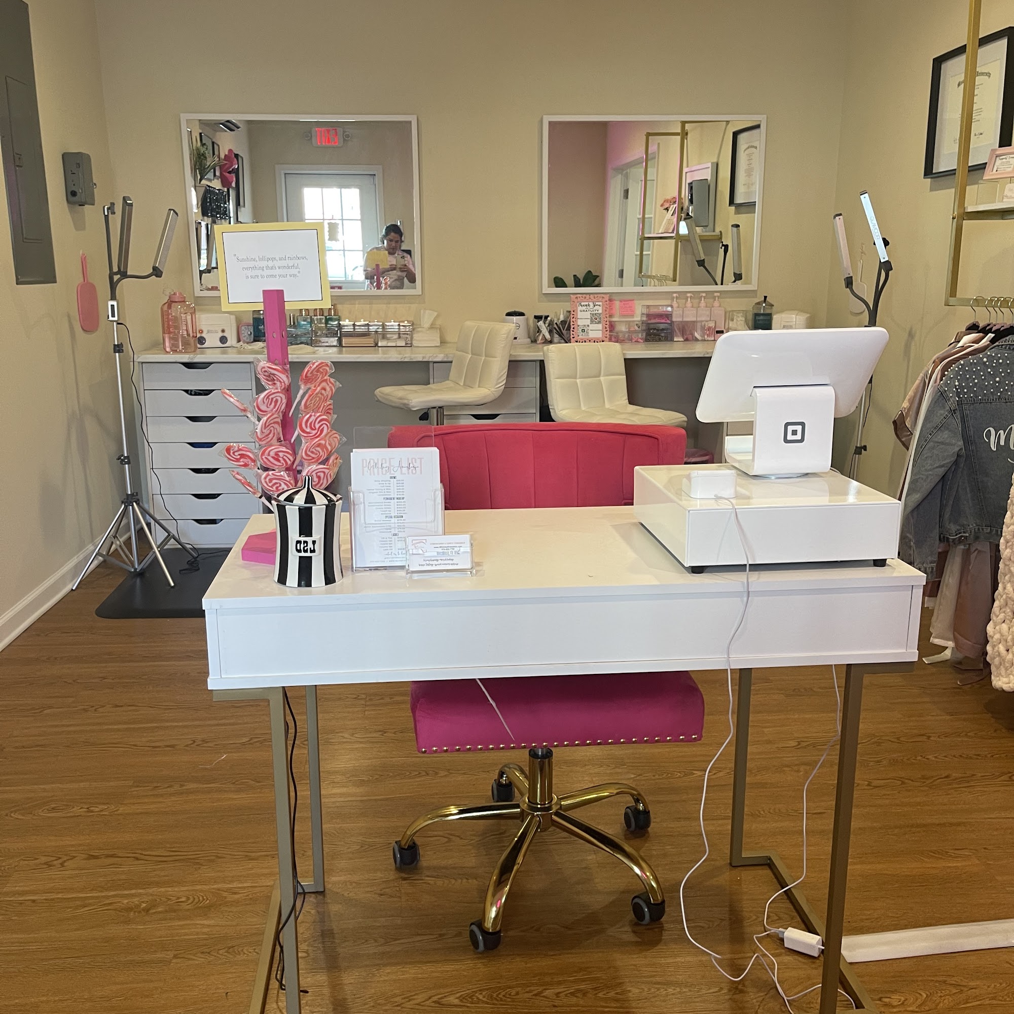 Whitney Anastasia, Eyebrow Expert & Cosmetic Connoisseur