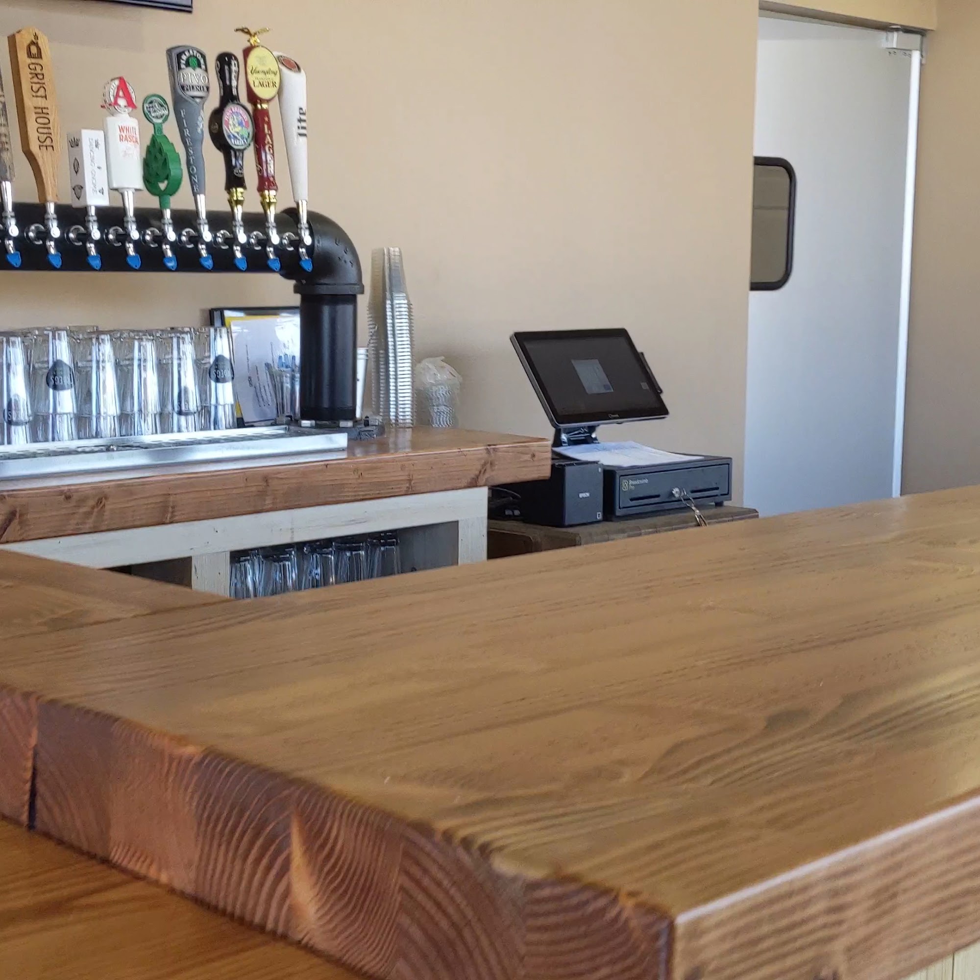 Off the Rails Barbeque and Drafthouse Verona