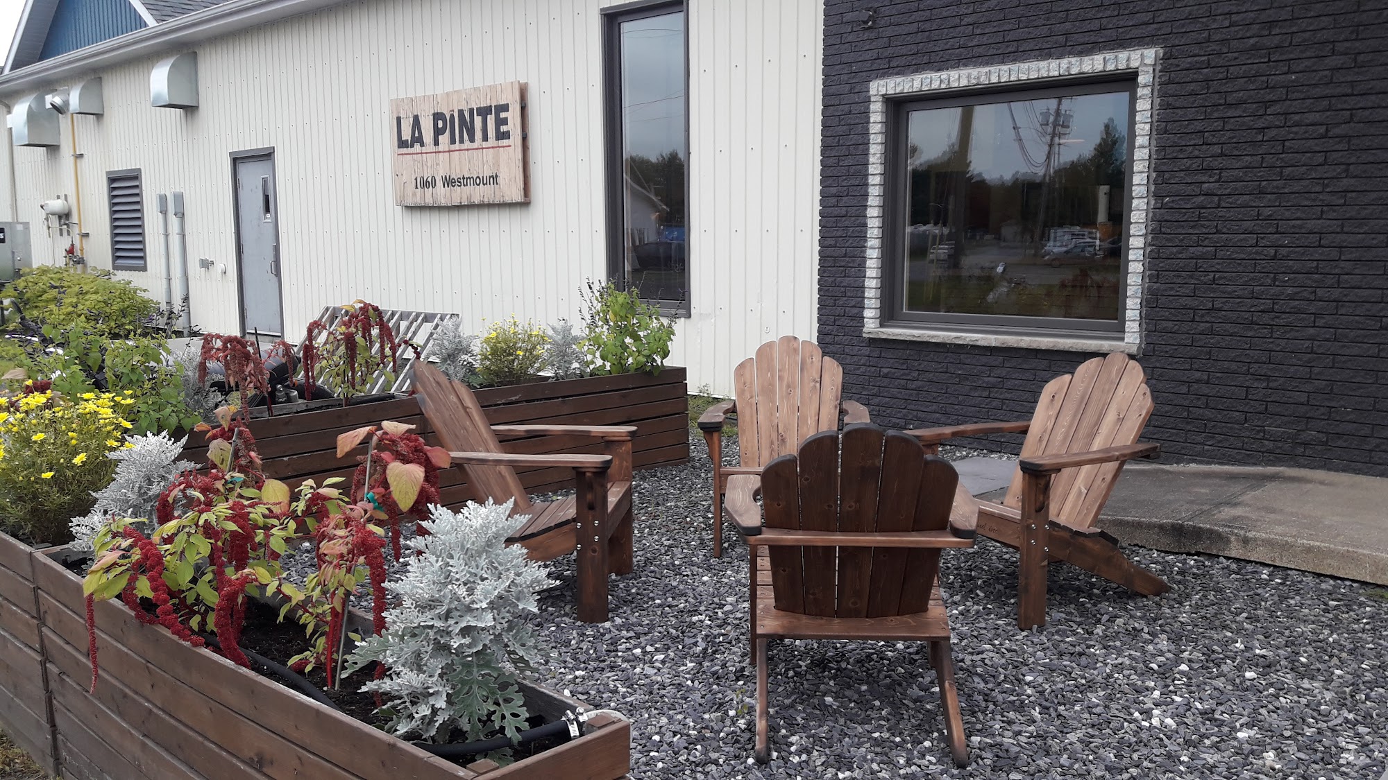 La Pinte Ayer's Cliff