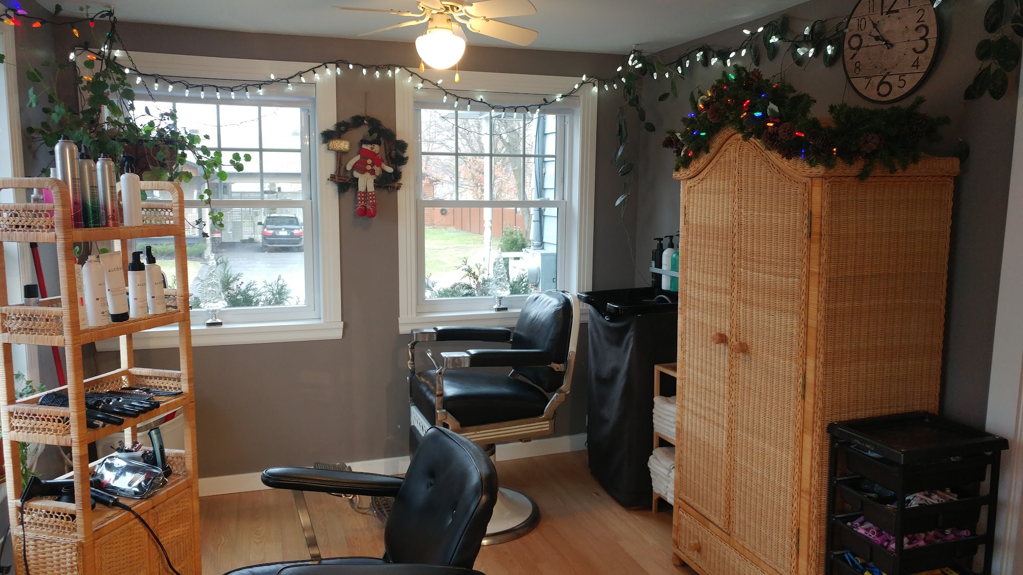 Coiffure de L'Estrie 80 Rue Elizabeth, Bedford Quebec J0J 1A0