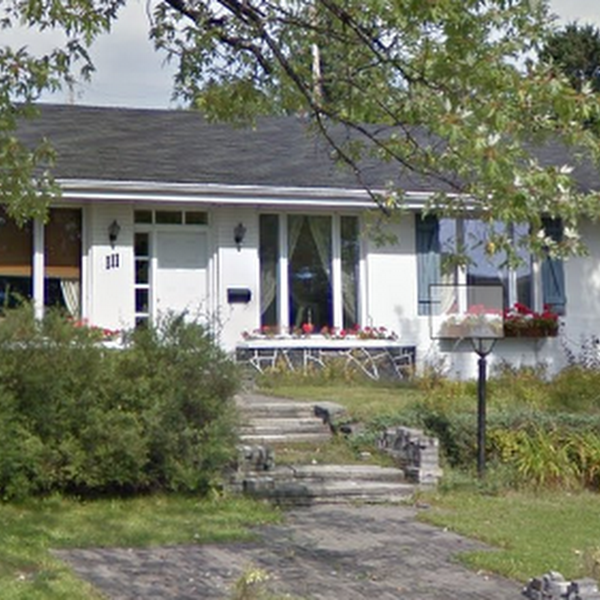 Électros ML 111 Rue des Iris, Saguenay Quebec G7G 3G4