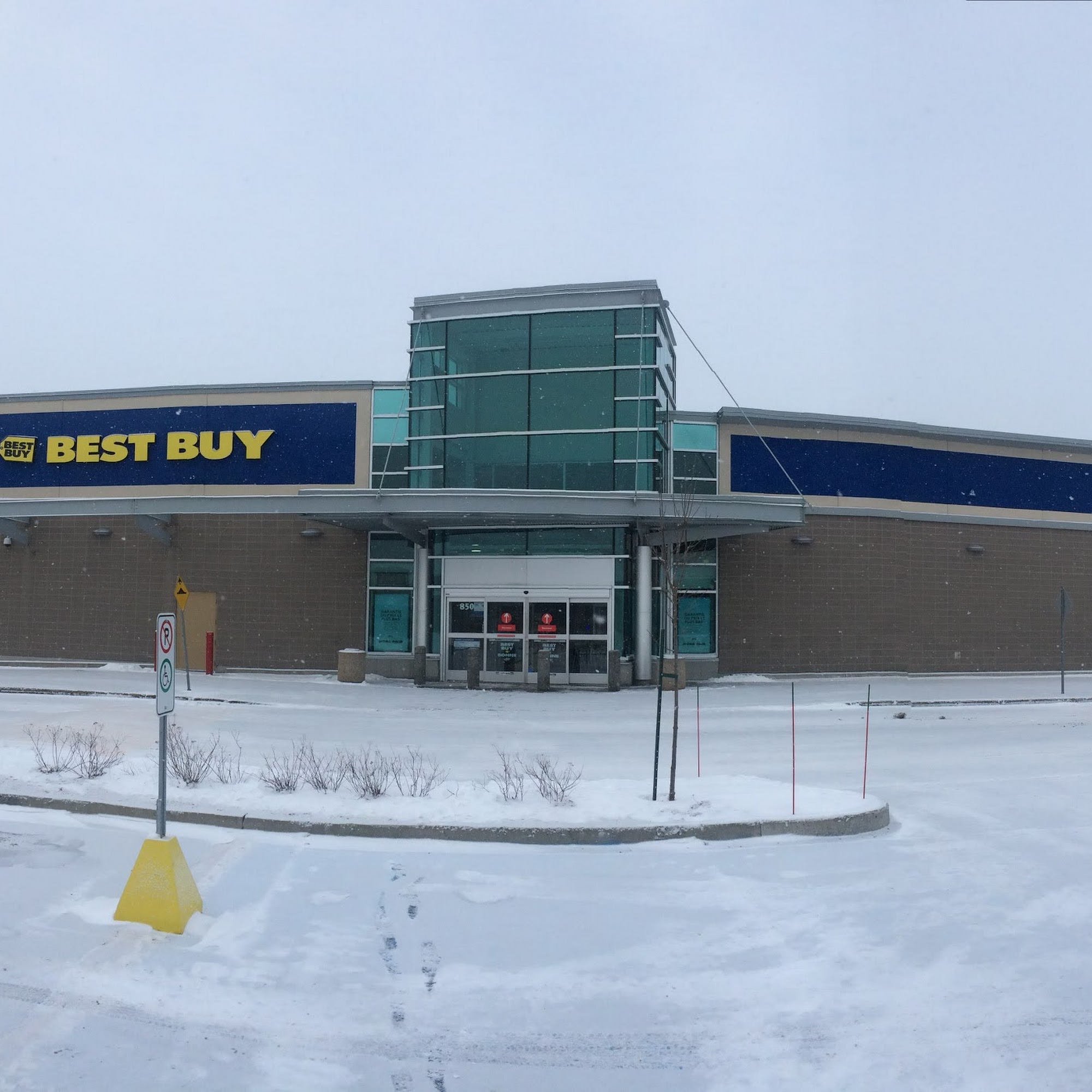 Best Buy 850 Hains St, Drummondville, QC J2C 0J2