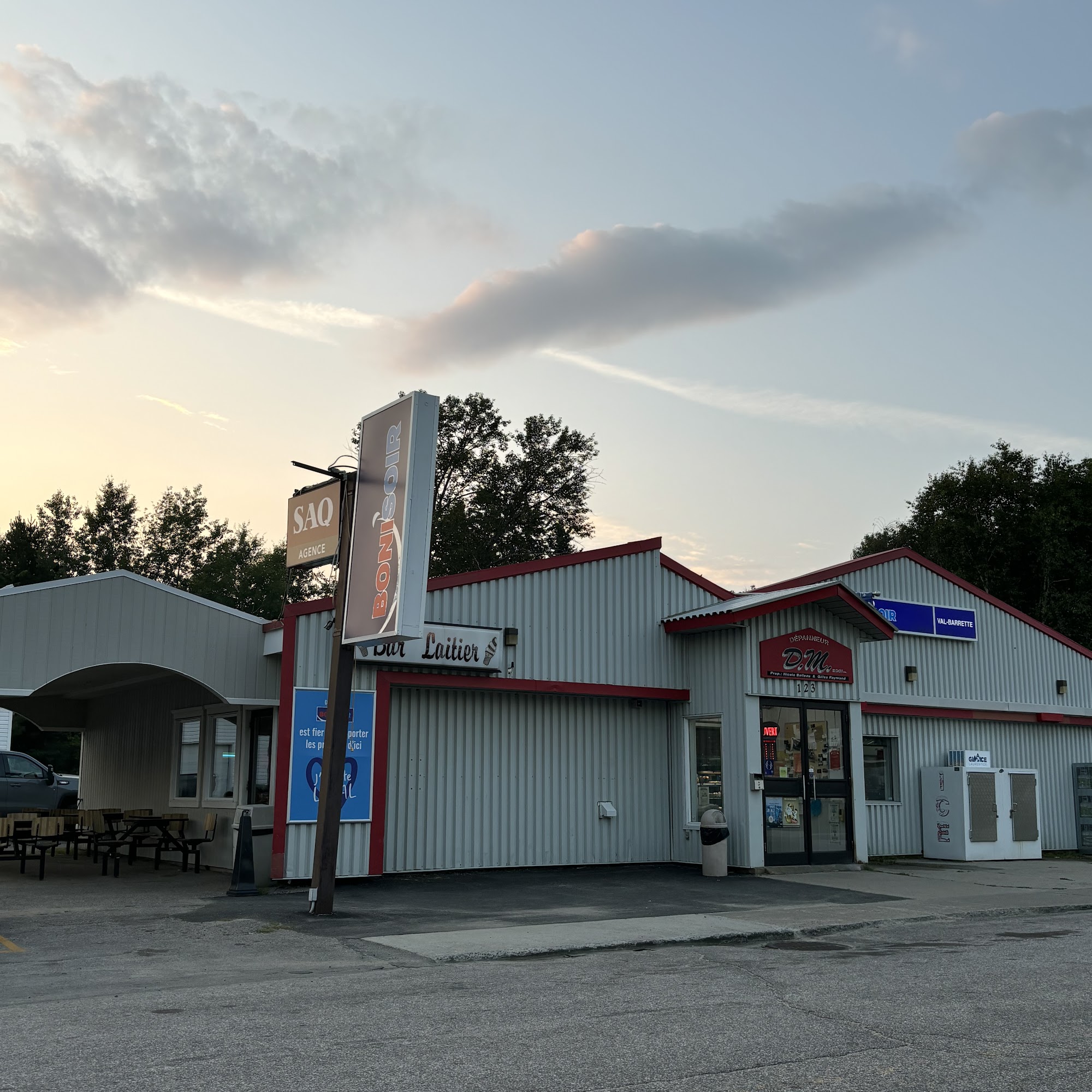 Boni-Soir - Dépanneur D.M. 2001 inc. Lac-des-Écorces