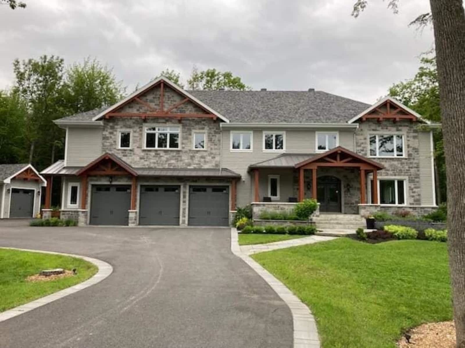 Photo credit: yellowpages.ca