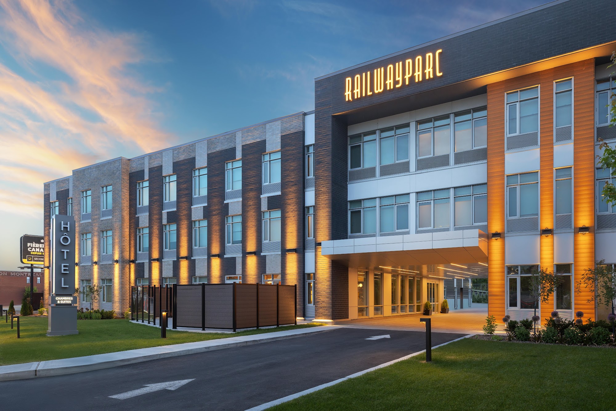 Hotel Railwayparc Montreal, Tapestry Collection by Hilton Montreal