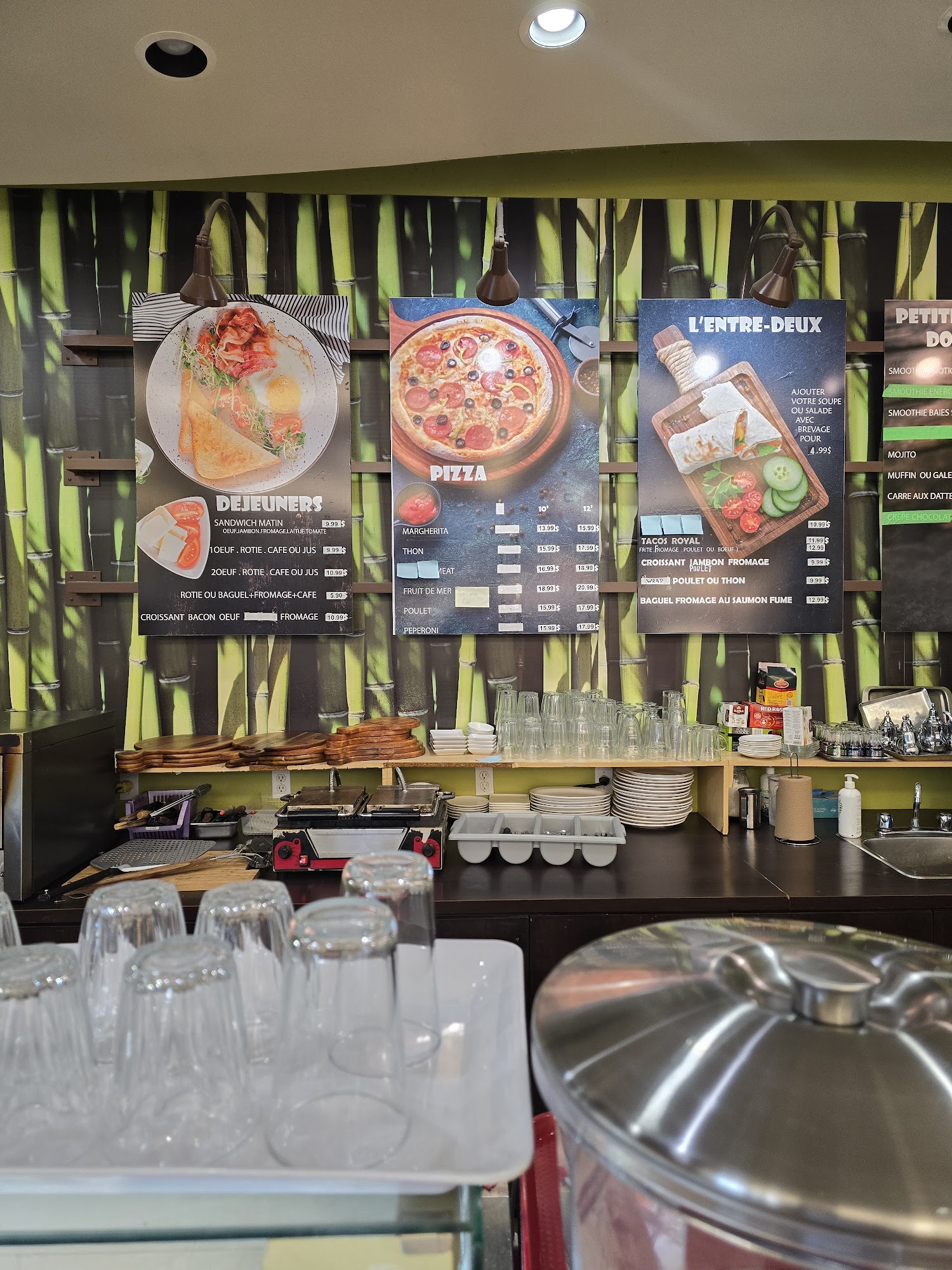 Cafe Bistro Au Moment Present Menu