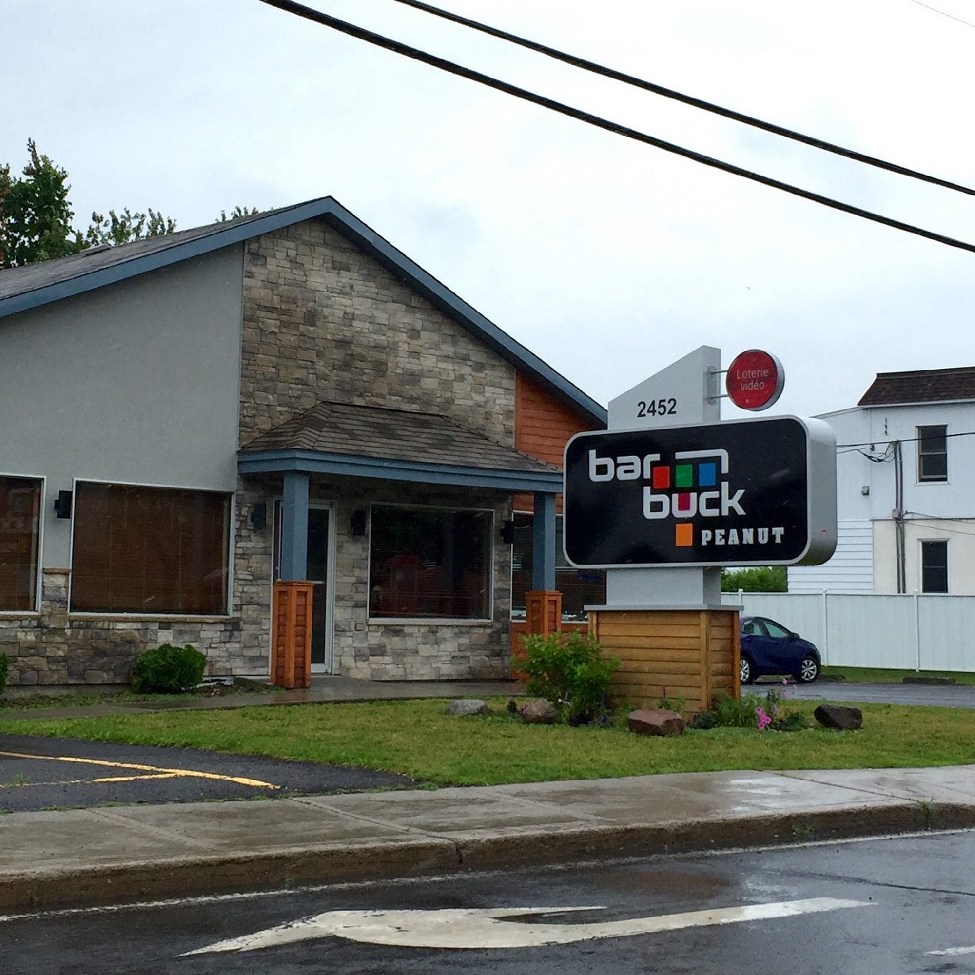 Bar Buck Peanut 2452 Rte Marie-Victorin, Varennes