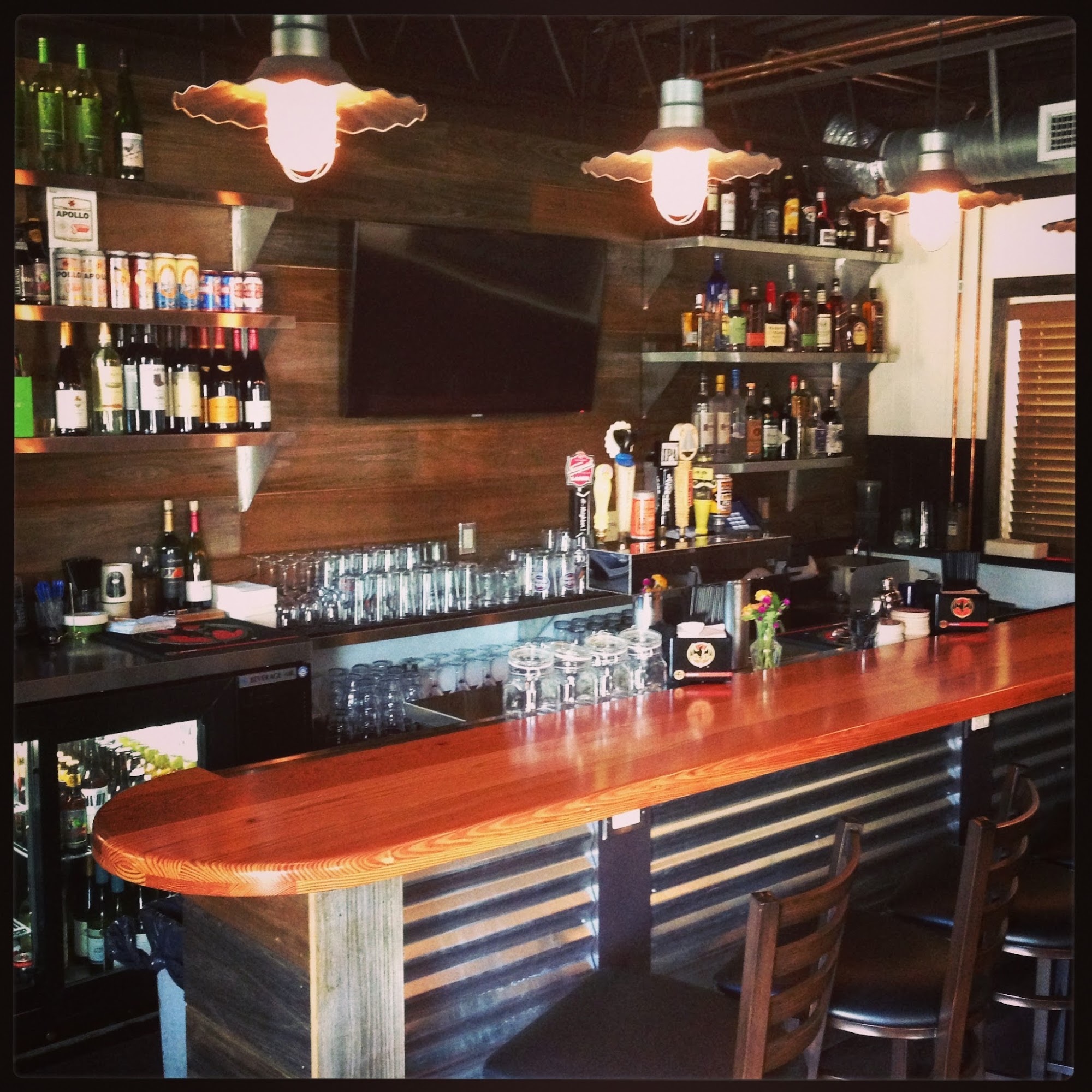 Chomp Kitchen and Drinks Warren