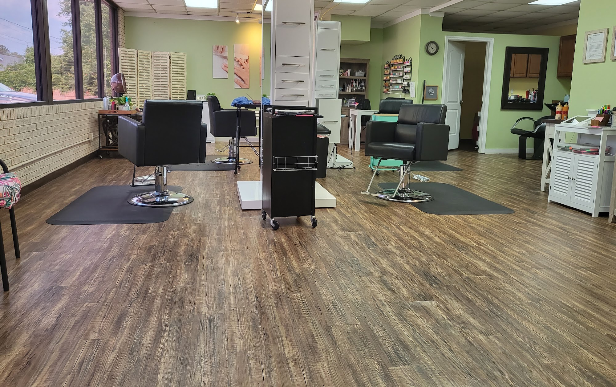 Little Rose’s Beauty Shop 301 Main St, Edgefield South Carolina 29824