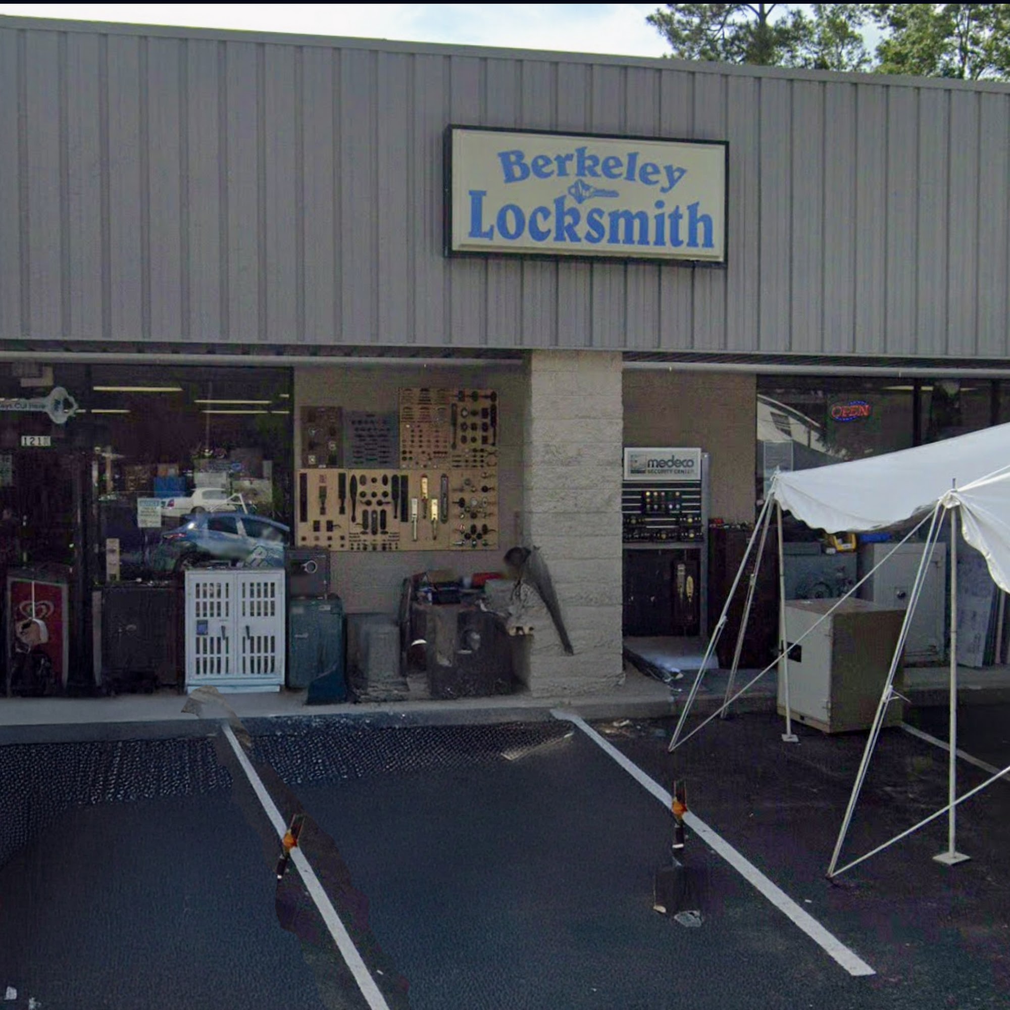Berkeley Locksmith 121 College Park Rd Unit K, Ladson South Carolina 29456