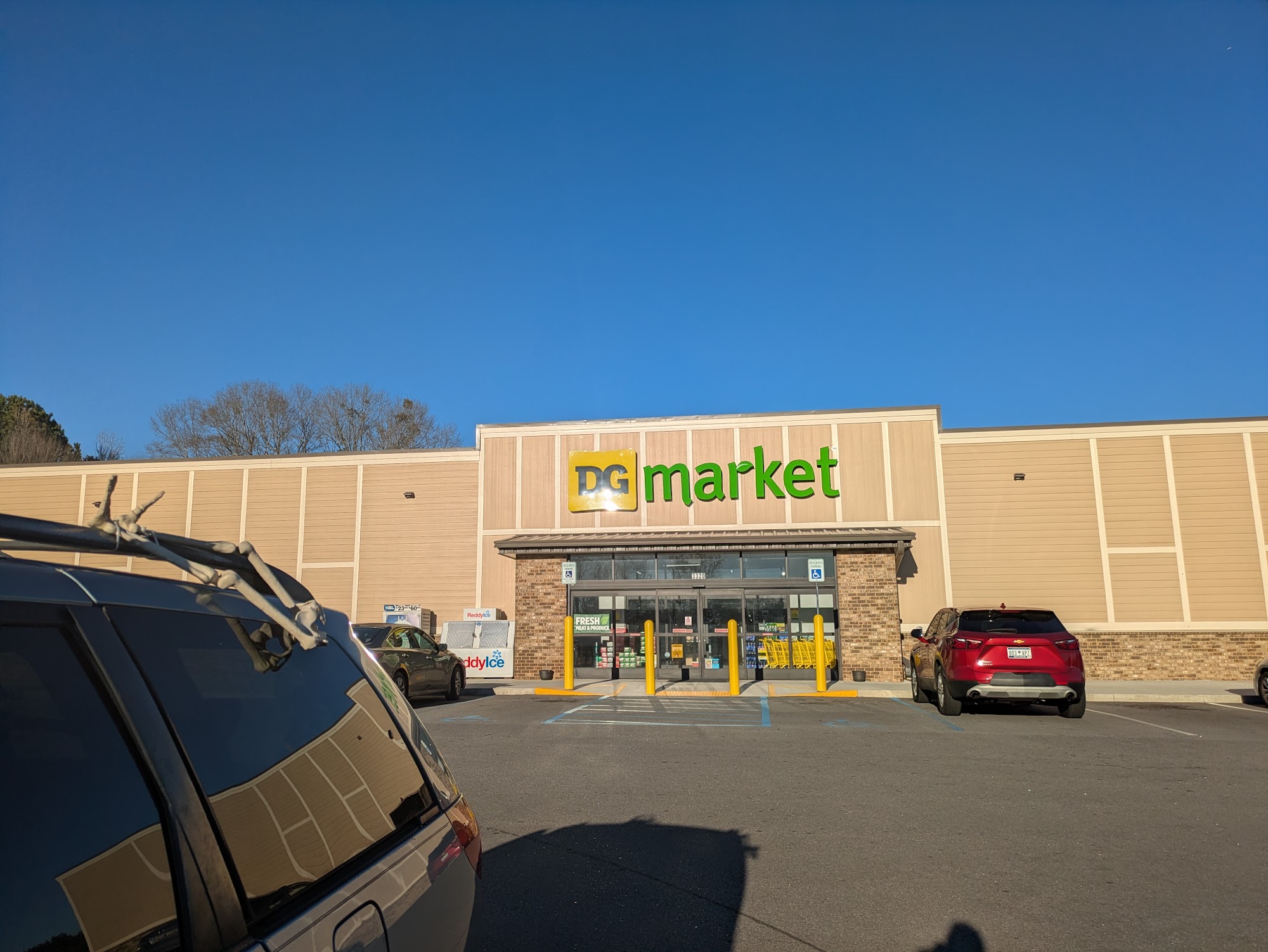 DG Market Moore