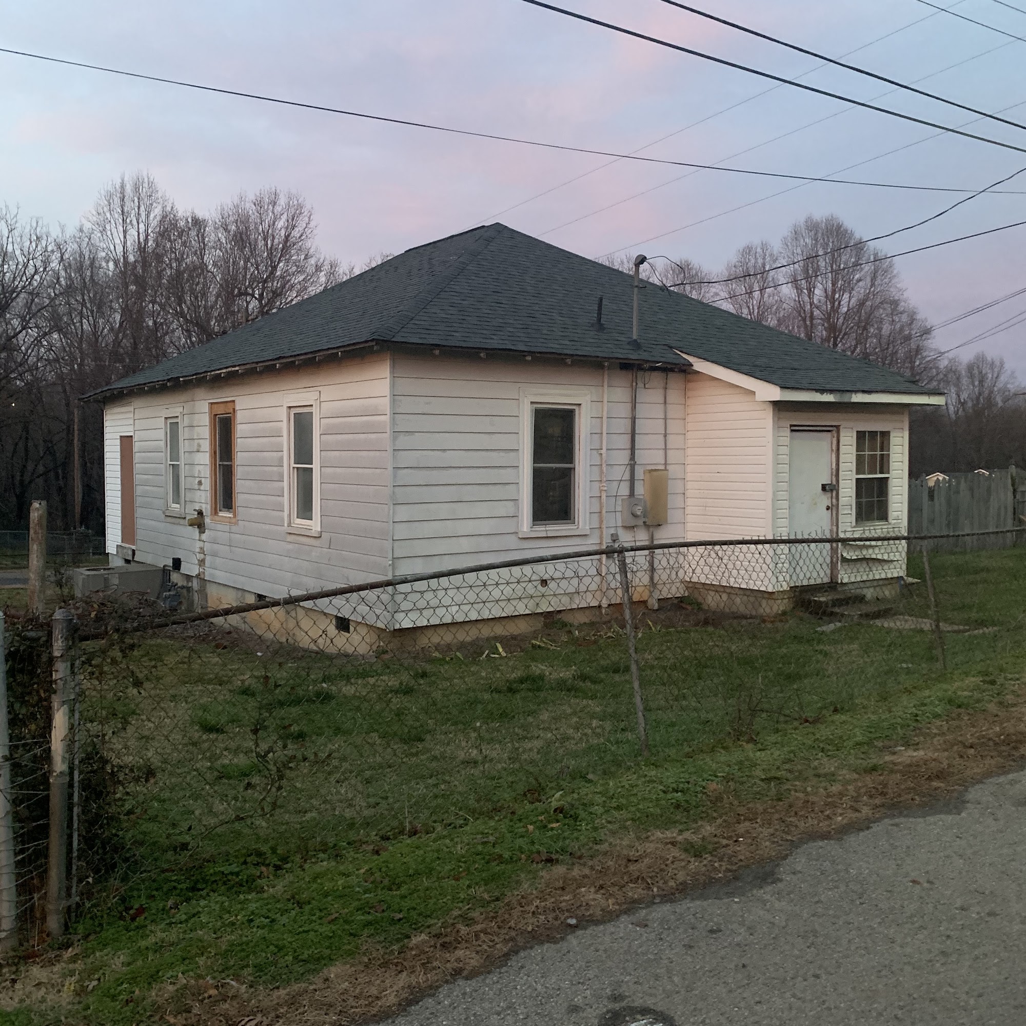 Aee roofing llc